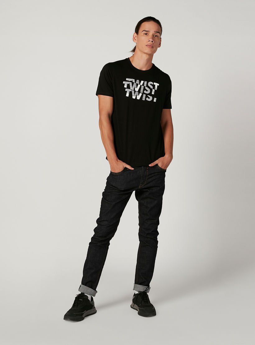 Slim Fit Printed T-shirt with Round Neck and Short Sleeves-men-clothing-tshirtsandpolos-tshirts-image-2