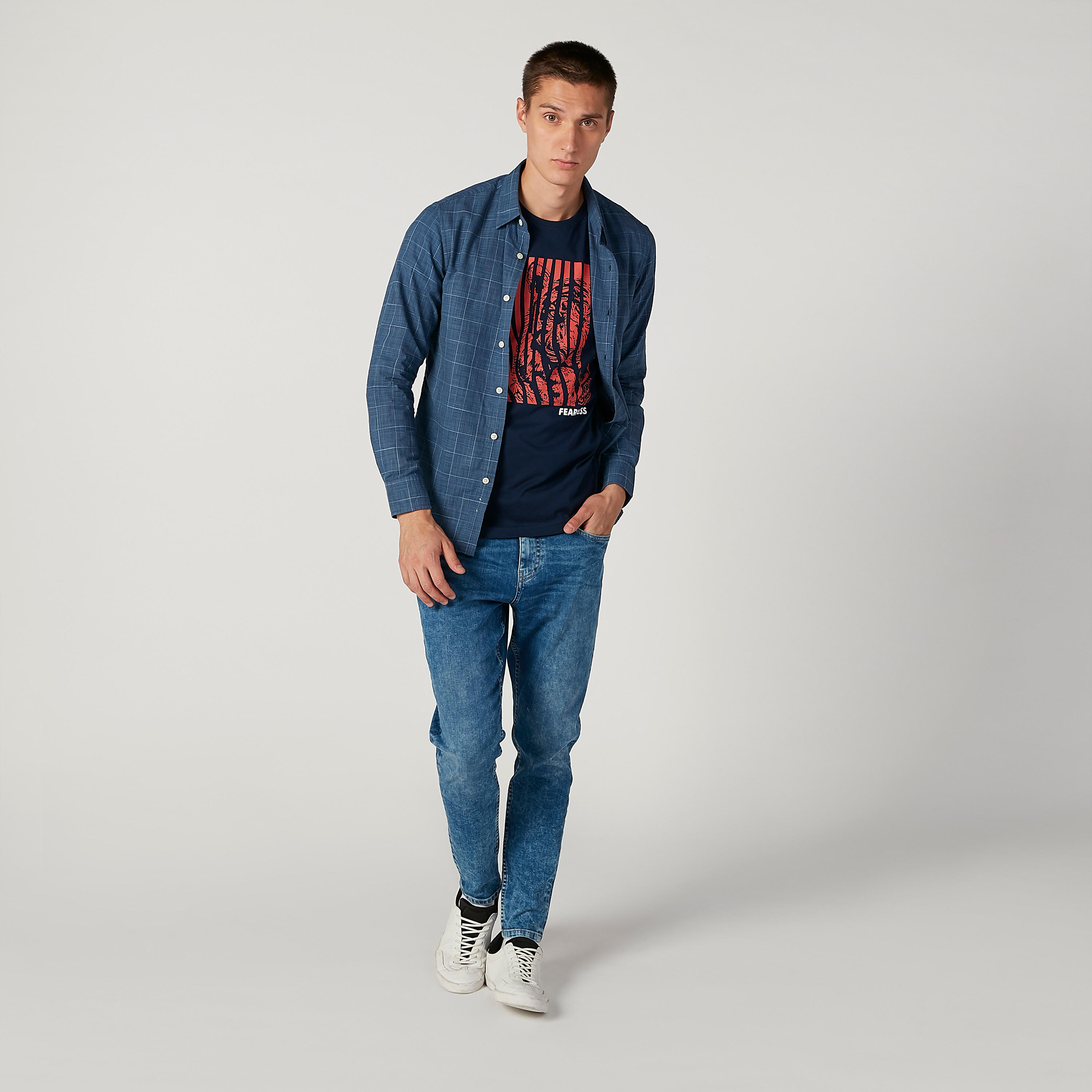 تيشيرت بقصّة سليم بياقة مستديرة وأكمام قصيرة وطبعات-men-clothing-tshirtsandpolos-tshirts-image-2