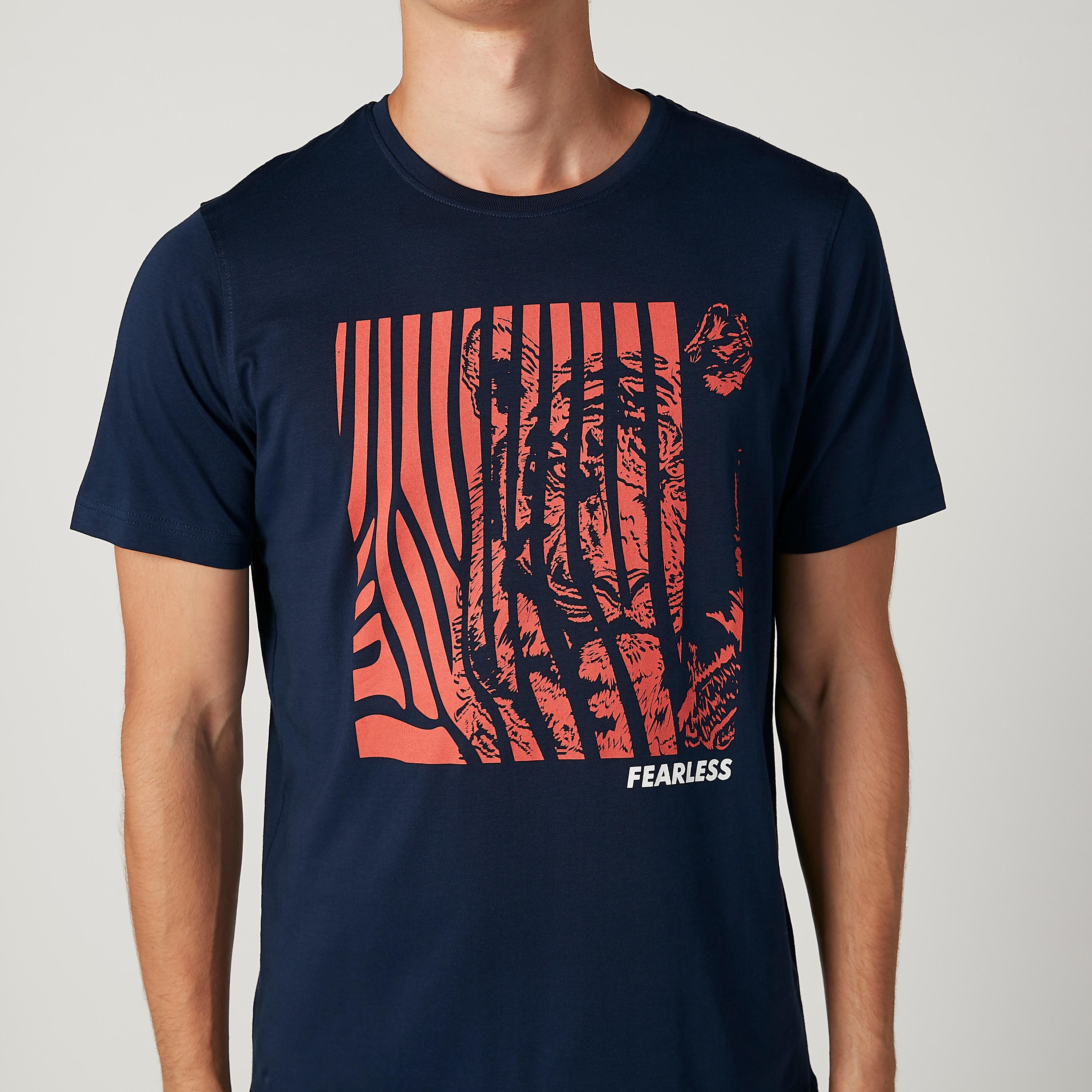 تيشيرت بقصّة سليم بياقة مستديرة وأكمام قصيرة وطبعات-men-clothing-tshirtsandpolos-tshirts-image-3