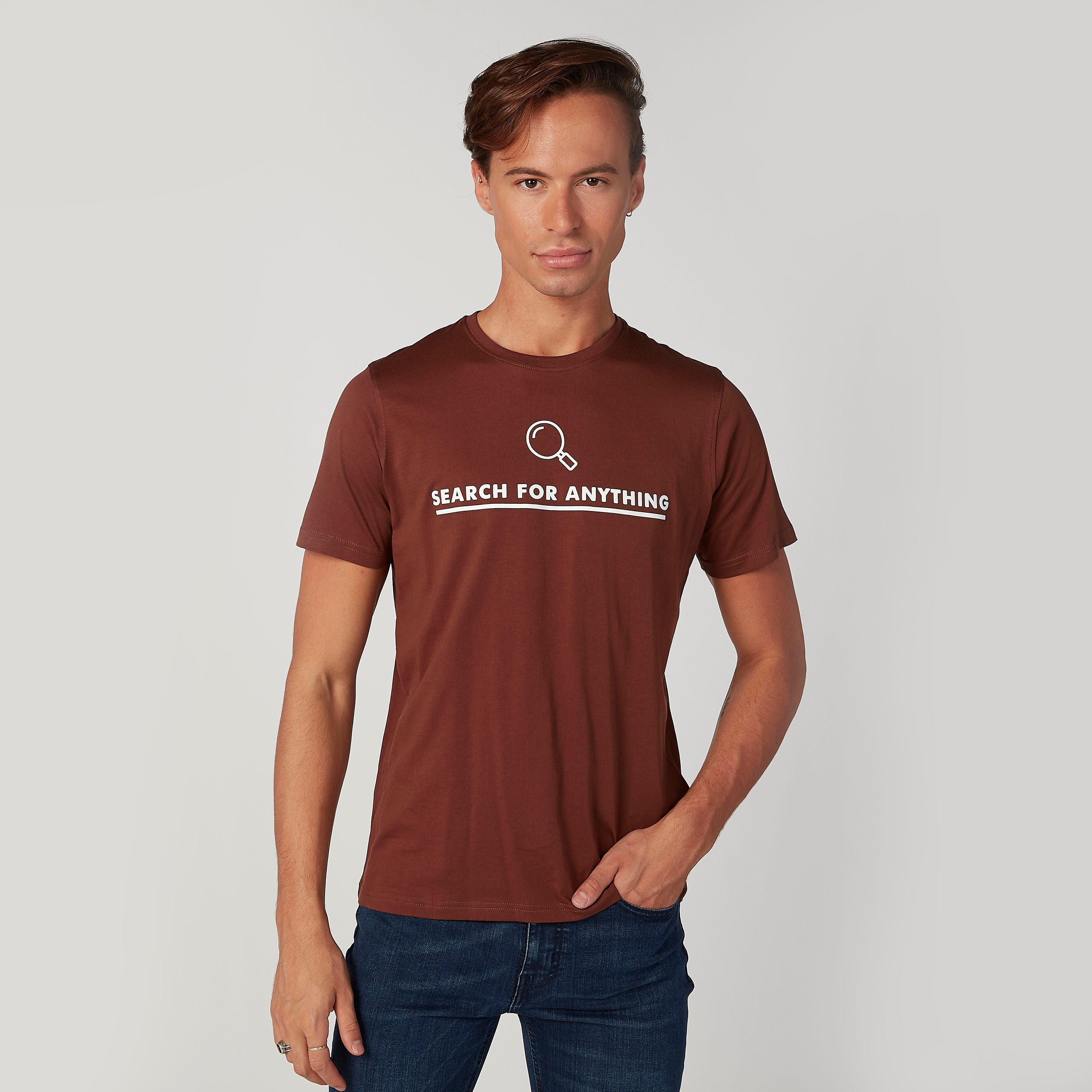 تيشيرت سليم فيت بياقة ضيّقة وأكمام قصيرة وطبعات-men-clothing-tshirtsandpolos-tshirts-image-1