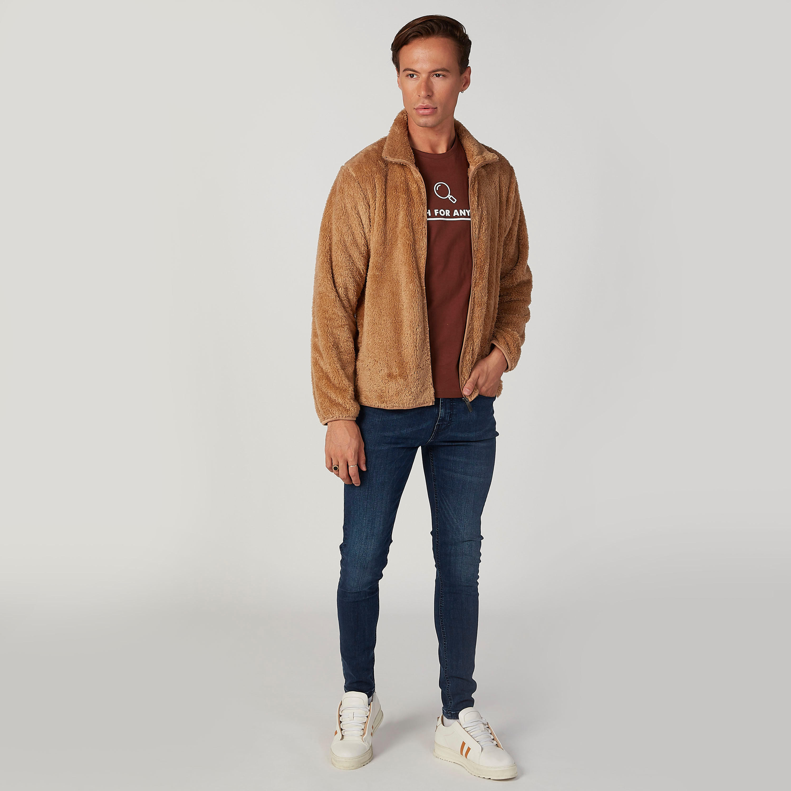 تيشيرت سليم فيت بياقة ضيّقة وأكمام قصيرة وطبعات-men-clothing-tshirtsandpolos-tshirts-image-2