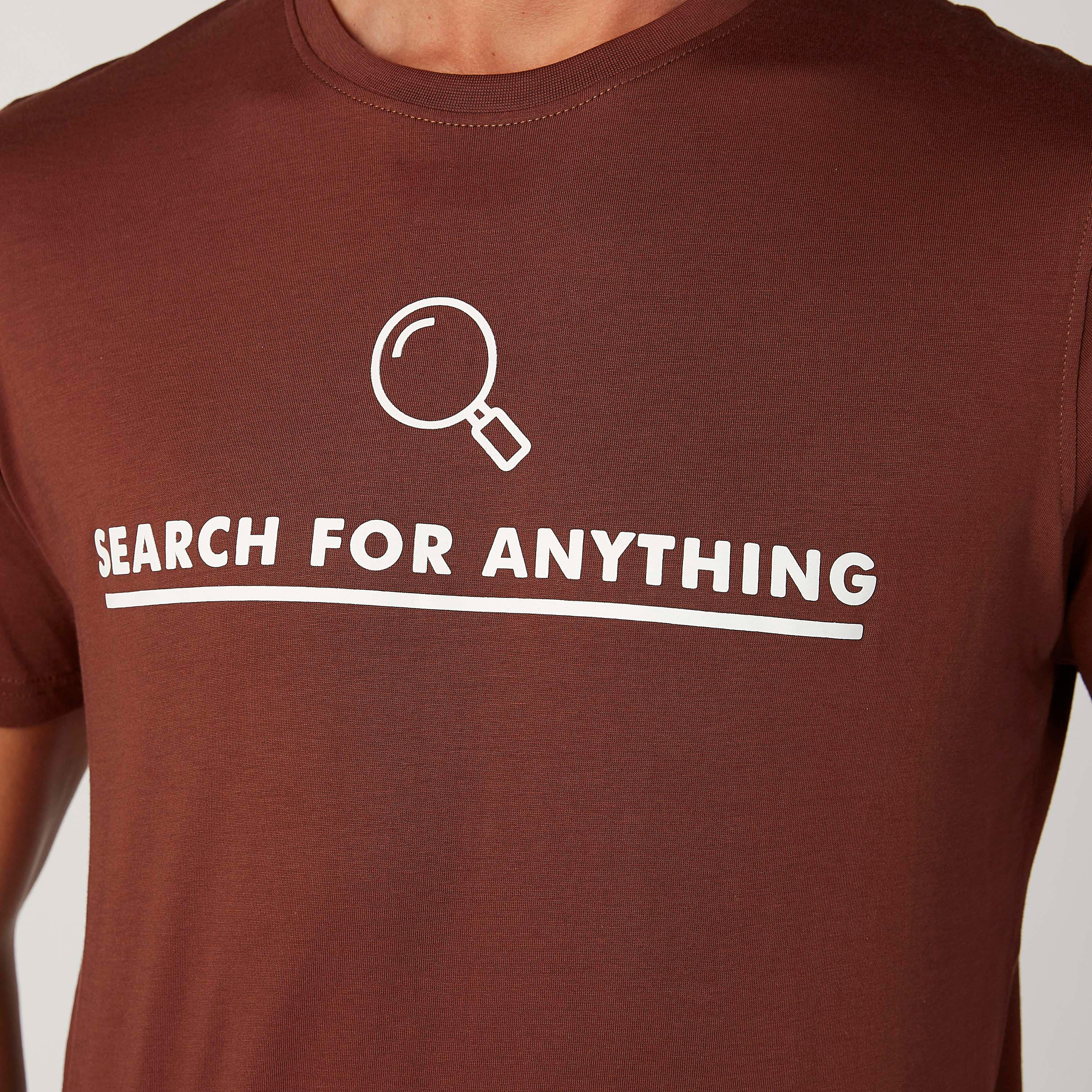 تيشيرت سليم فيت بياقة ضيّقة وأكمام قصيرة وطبعات-men-clothing-tshirtsandpolos-tshirts-image-3
