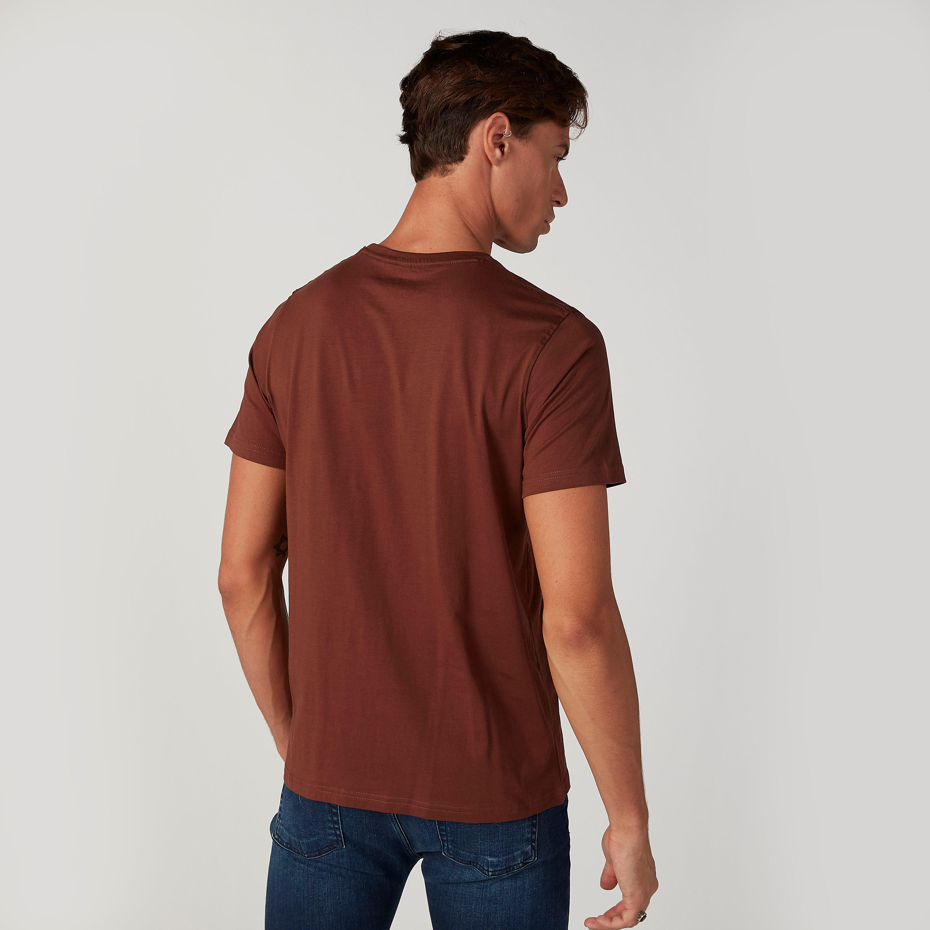 تيشيرت سليم فيت بياقة ضيّقة وأكمام قصيرة وطبعات-men-clothing-tshirtsandpolos-tshirts-image-4