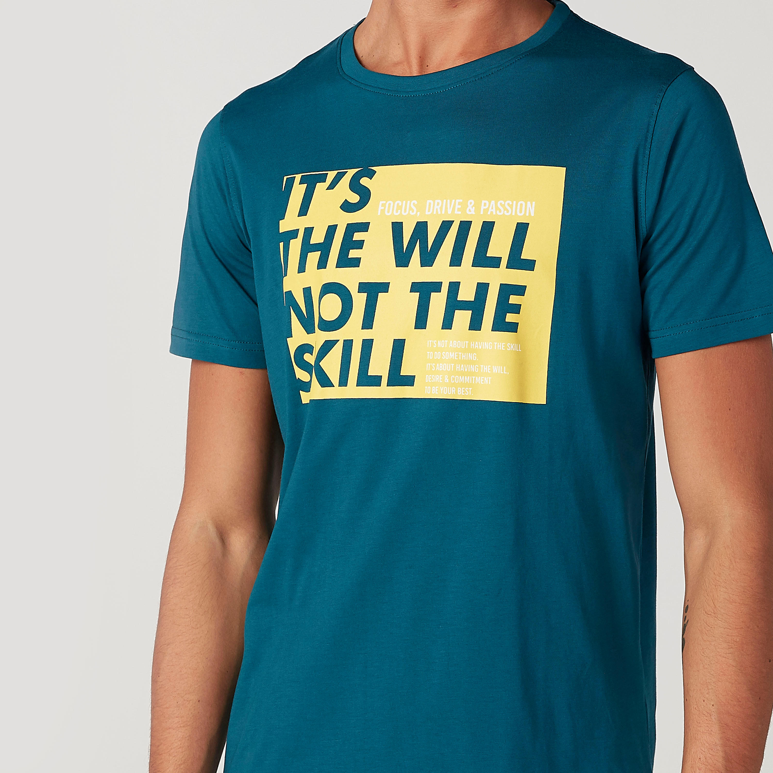 تيشيرت سليم فيت بياقة ضيّقة وأكمام قصيرة وطبعات-men-clothing-tshirtsandpolos-tshirts-image-3