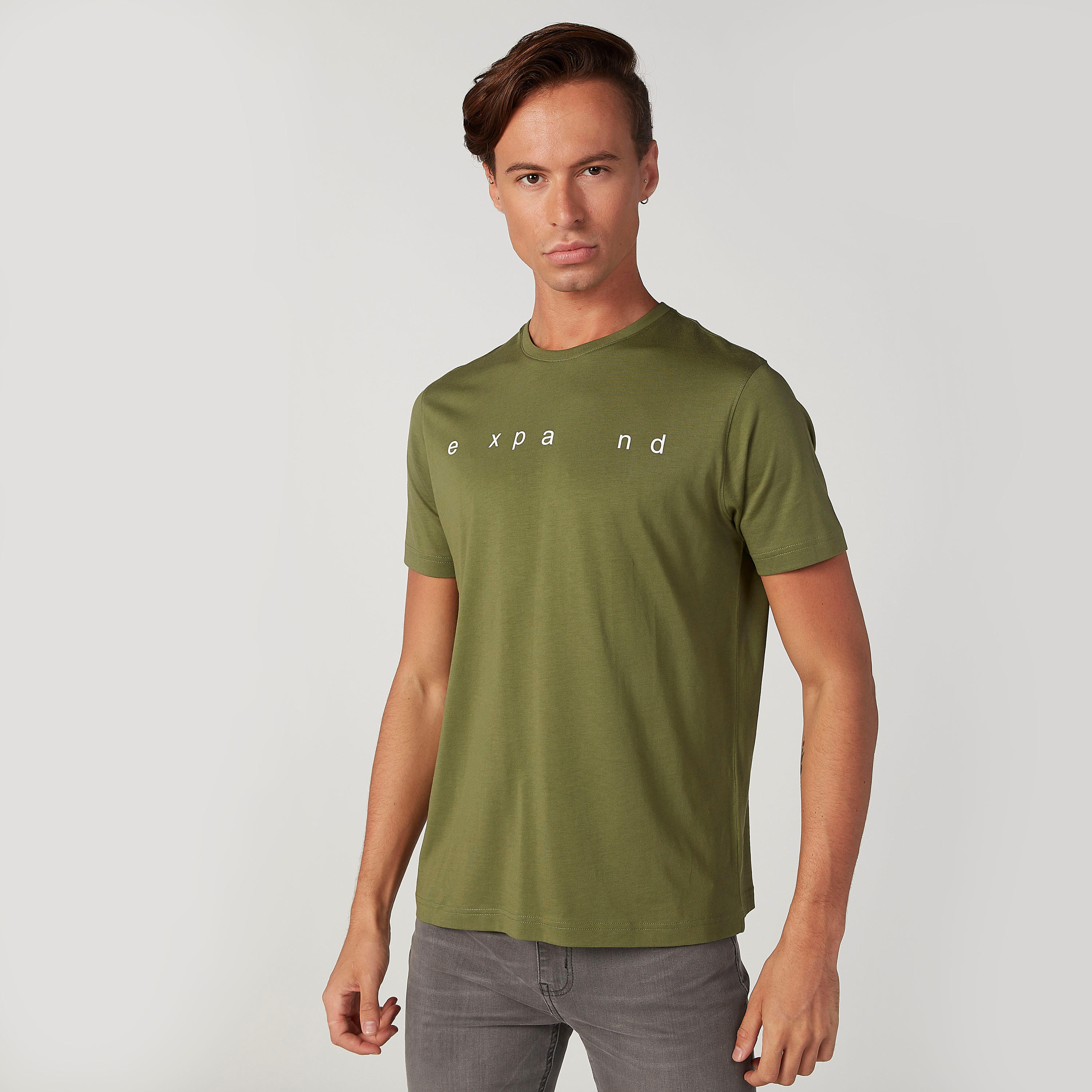 تيشيرت سليم فيت بياقة ضيّقة وأكمام قصيرة وطبعات-men-clothing-tshirtsandpolos-tshirts-image-1