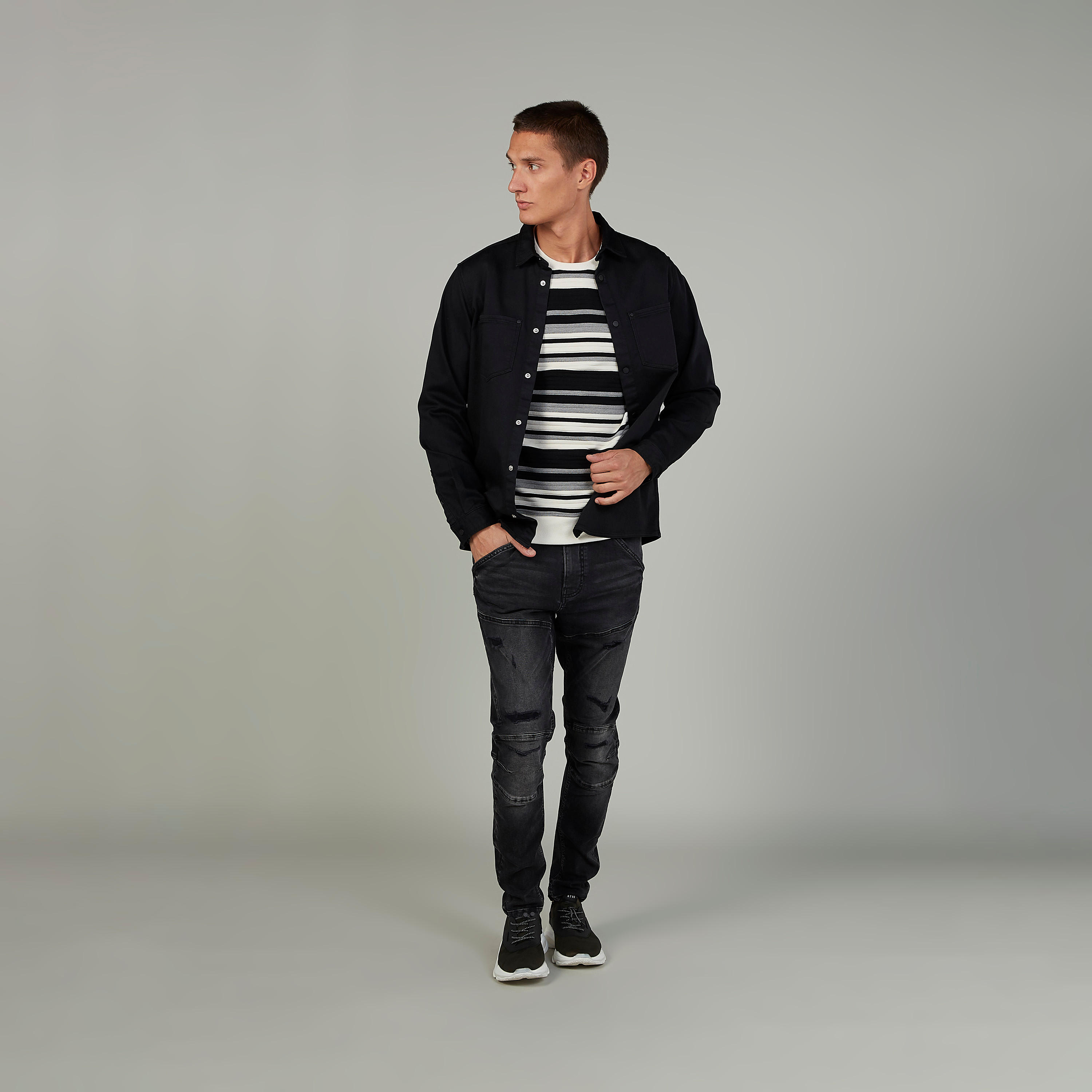 تيشيرت مستدام سليم بأكمام قصيرة وطبعات باتمان  -men-winterwear-hoodiesandsweatshirts-image-2
