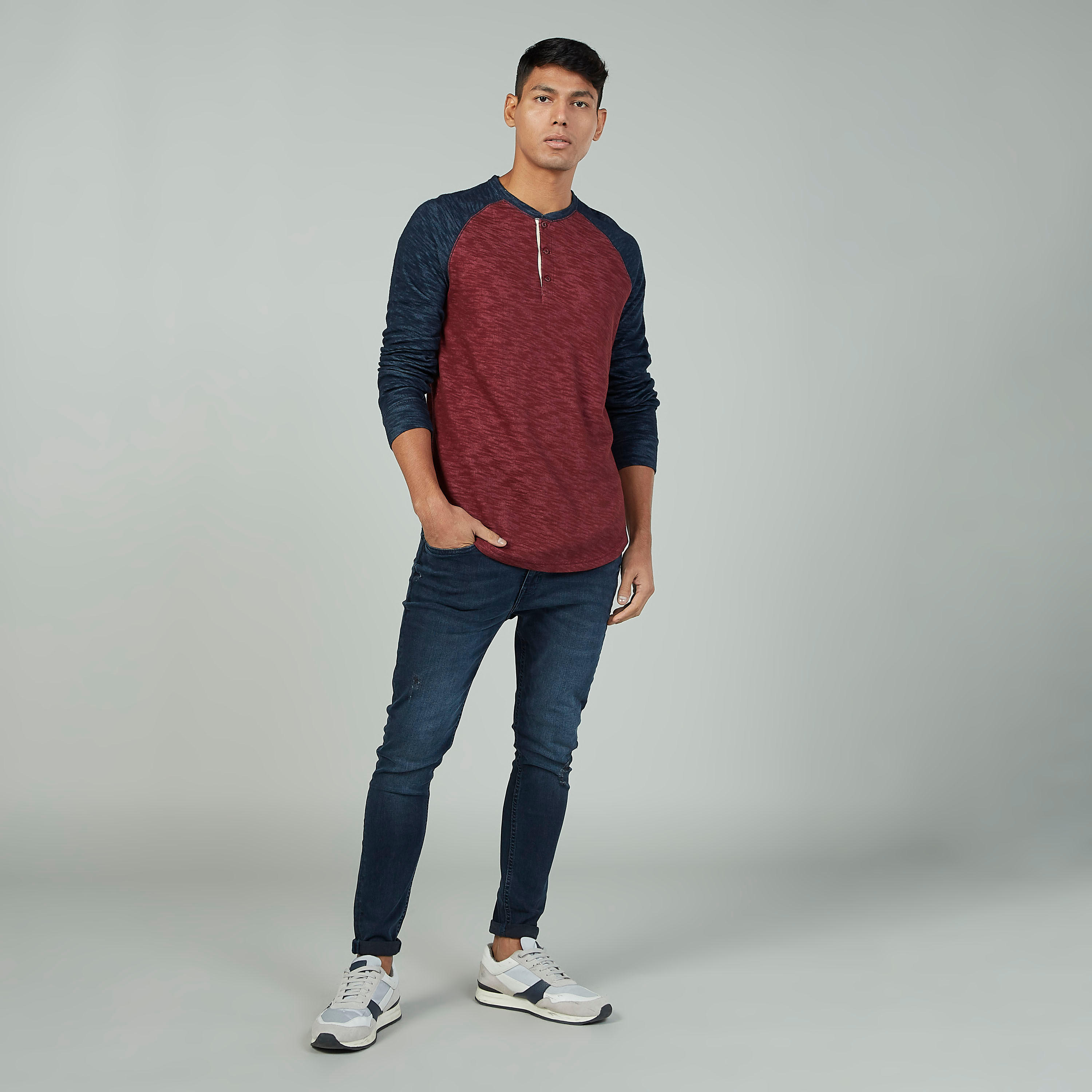 تيشيرت بارز الملمس بأكمام مغايرة وياقة هينلي-men-clothing-tshirtsandpolos-tshirts-image-4