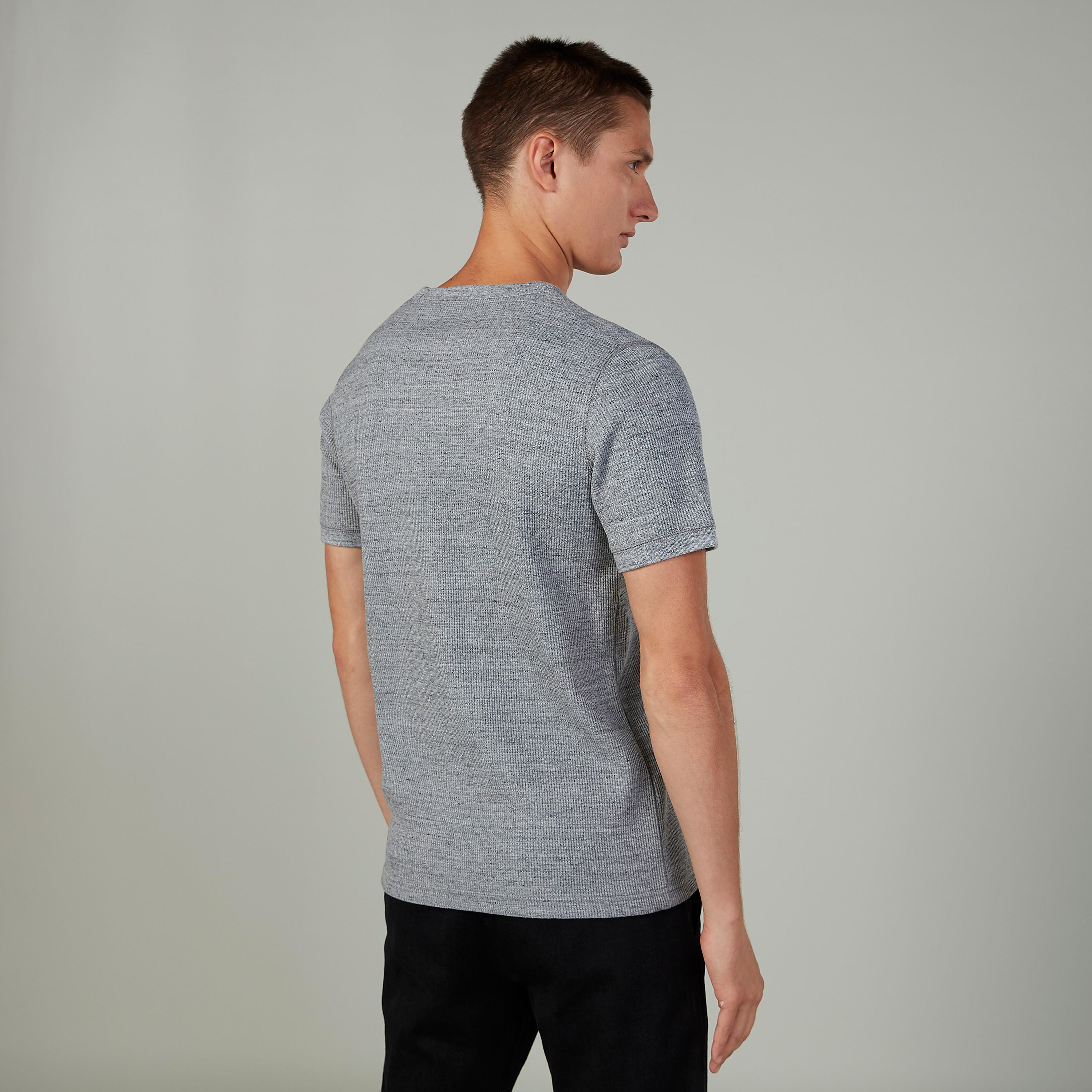 قميص مستدام سادة بياقة عاديّة وأكمام طويلة -men-clothing-tshirtsandpolos-tshirts-image-4