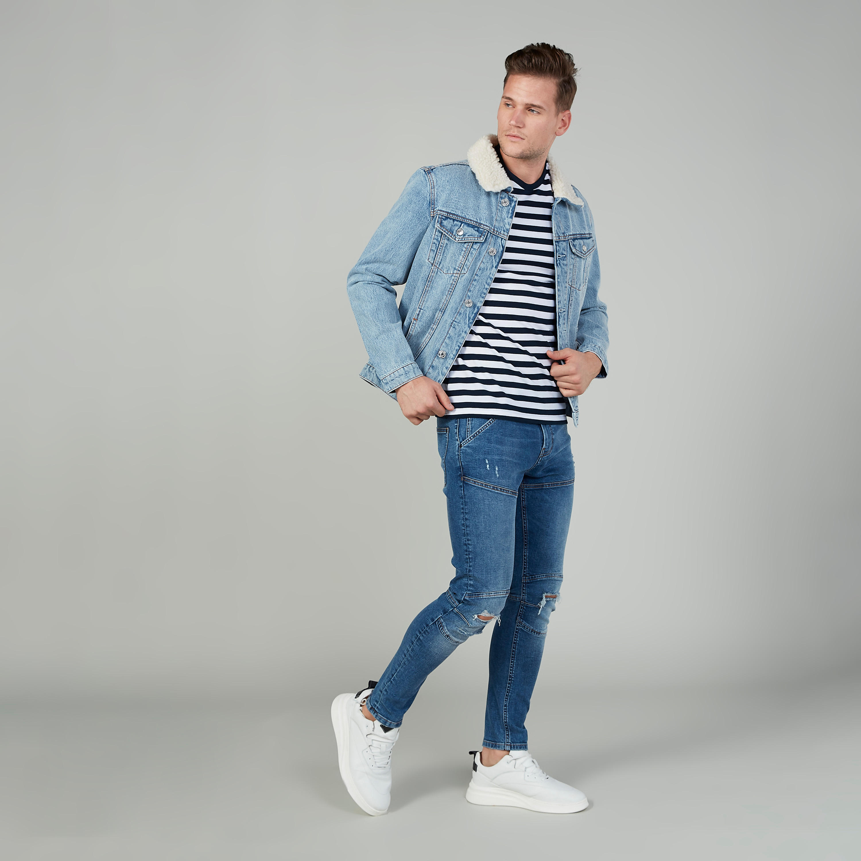 تيشيرت مستدام مقلّم بقصّة سليم وياقة ضيّقة وأكمام قصيرة-men-clothing-tshirtsandpolos-tshirts-image-2