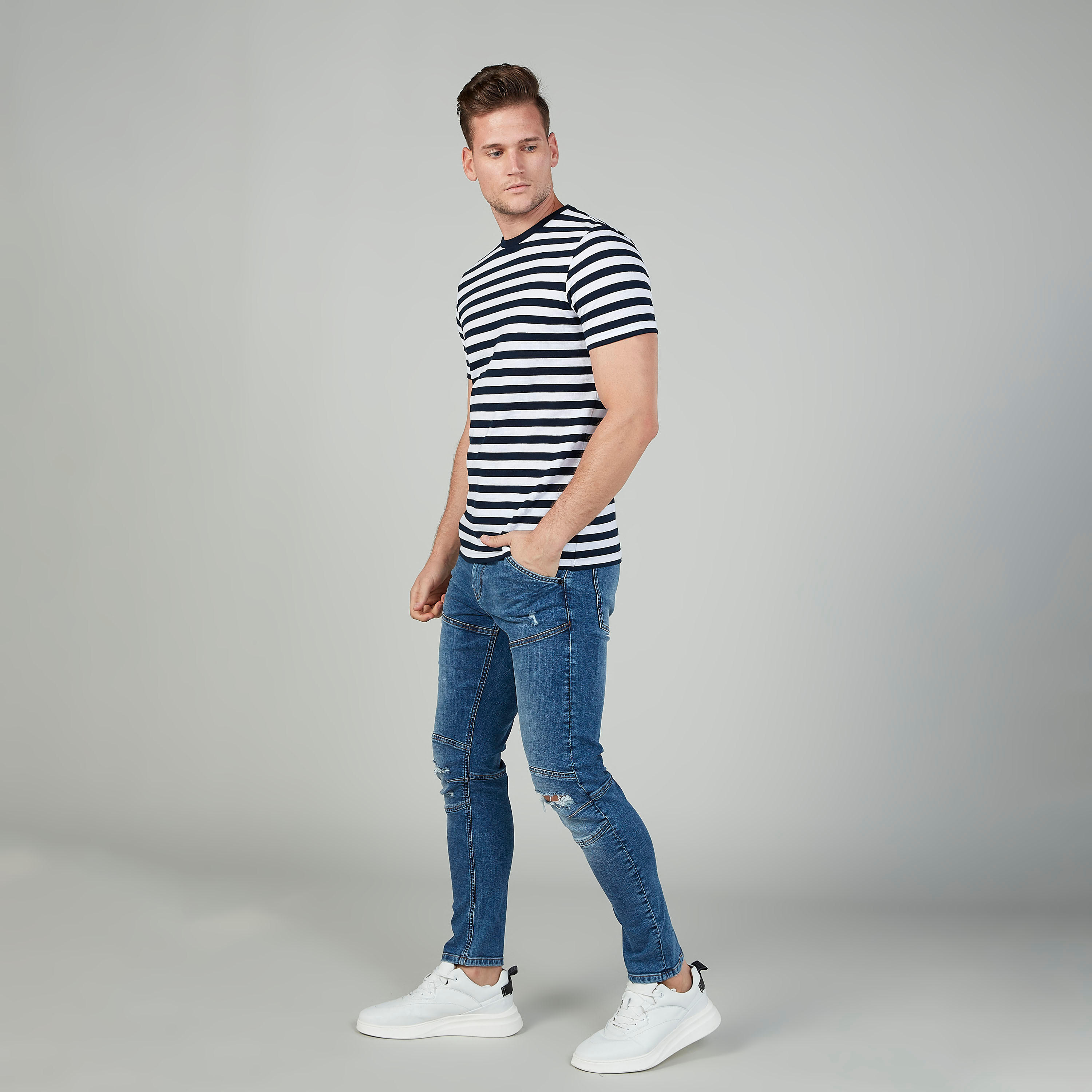 تيشيرت مستدام مقلّم بقصّة سليم وياقة ضيّقة وأكمام قصيرة-men-clothing-tshirtsandpolos-tshirts-image-4
