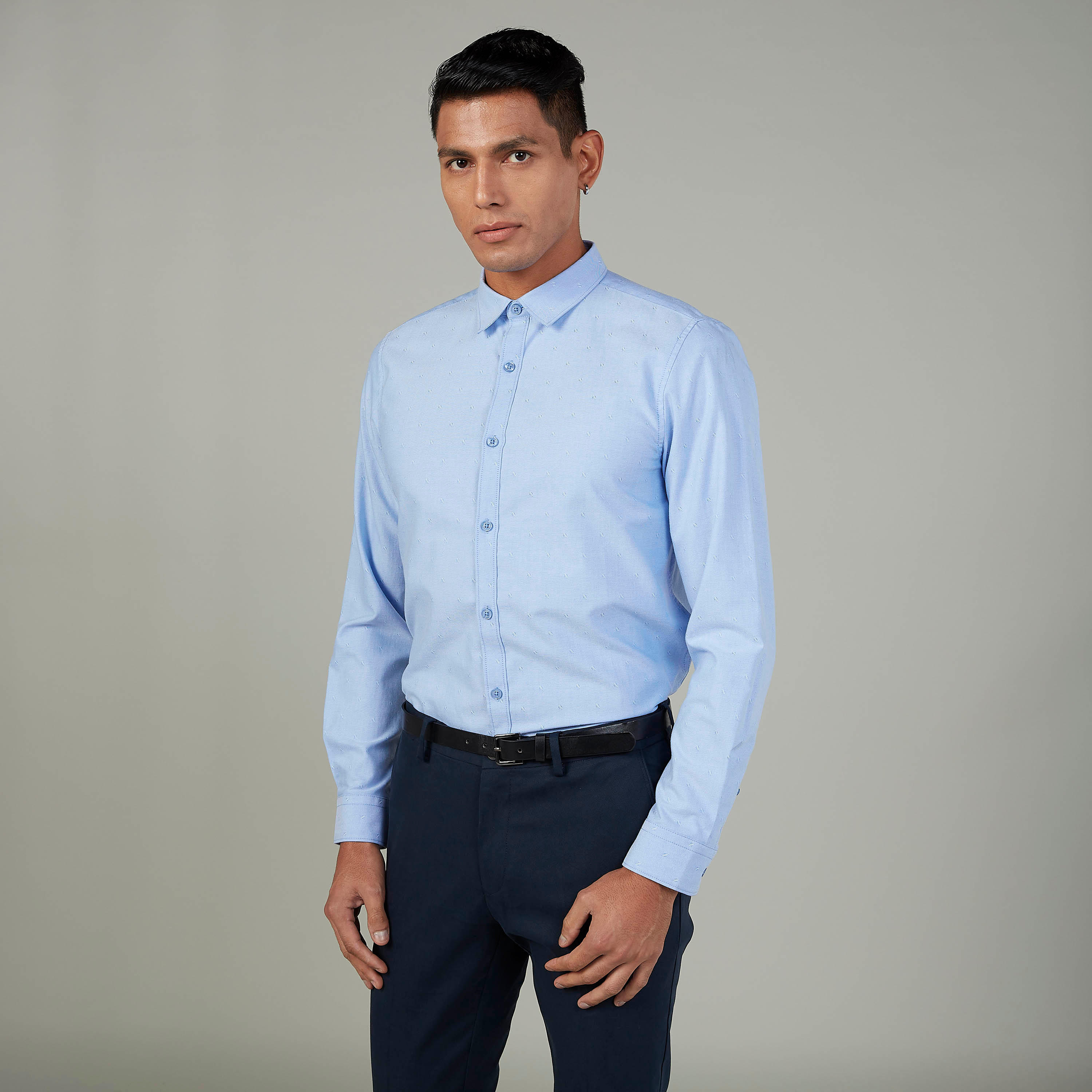 تيشيرت مستدام سليم بياقة ضيّقة وطبعات ميكي ماوس -men-clothing-shirts-image-1