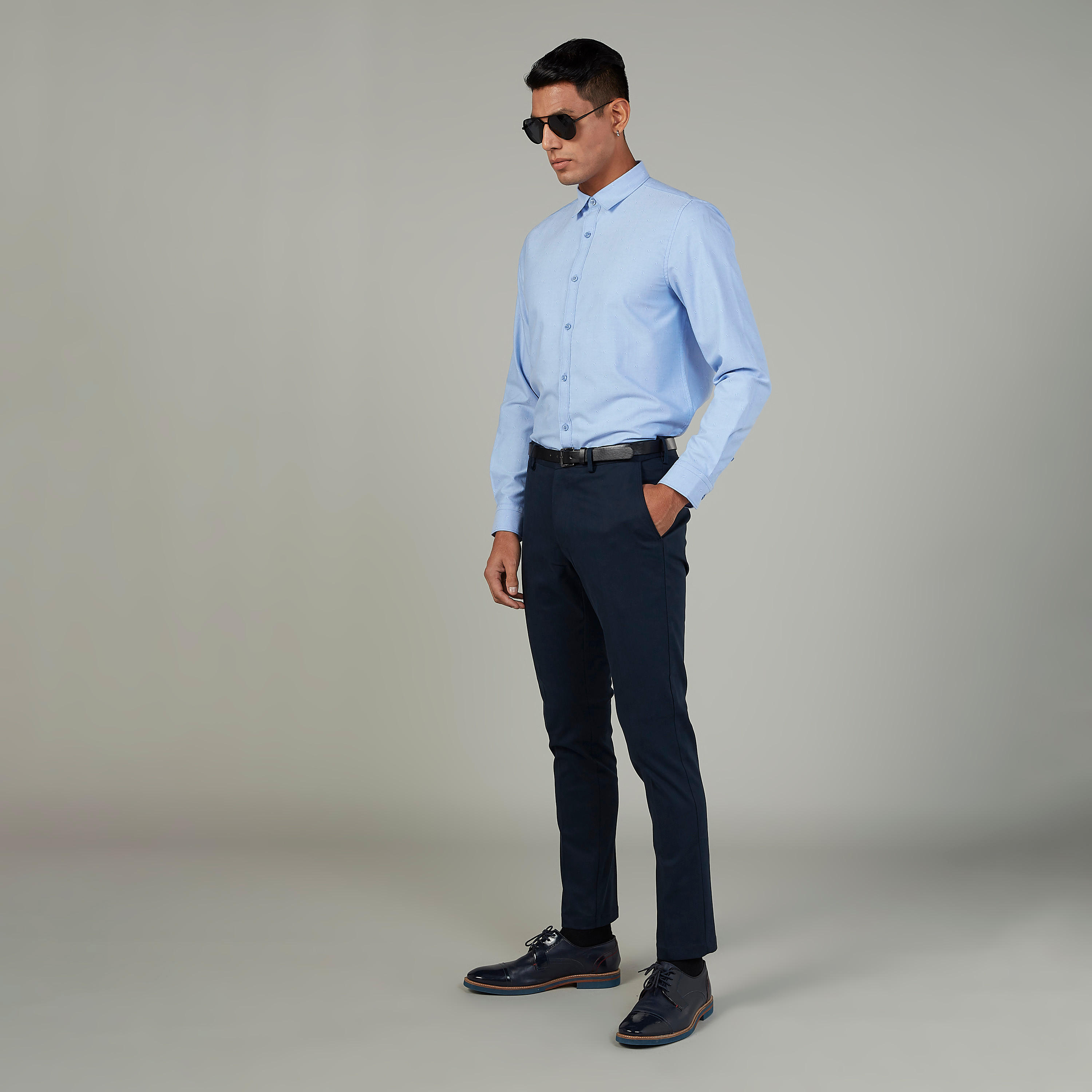 تيشيرت مستدام سليم بياقة ضيّقة وطبعات ميكي ماوس -men-clothing-shirts-image-2