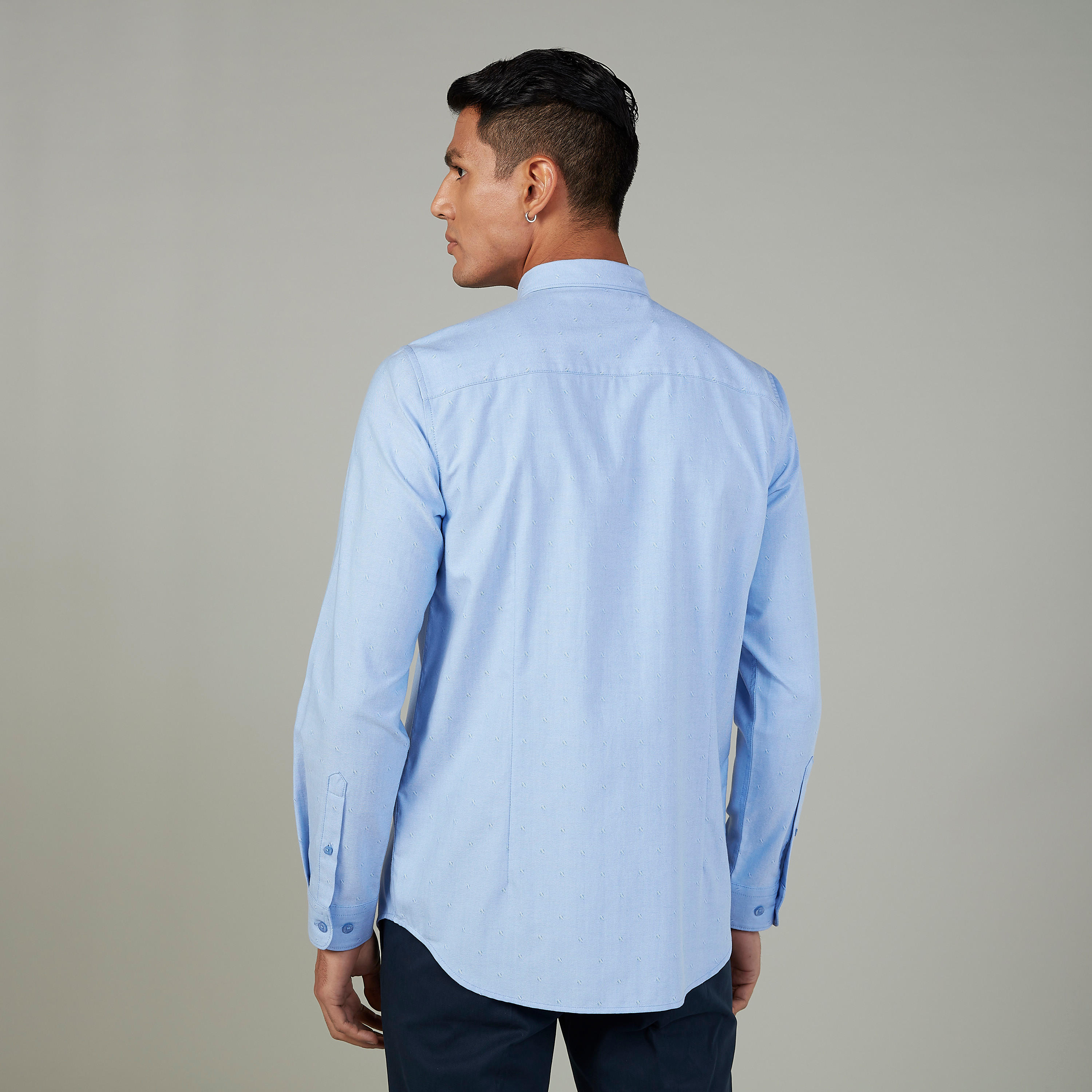 تيشيرت مستدام سليم بياقة ضيّقة وطبعات ميكي ماوس -men-clothing-shirts-image-4