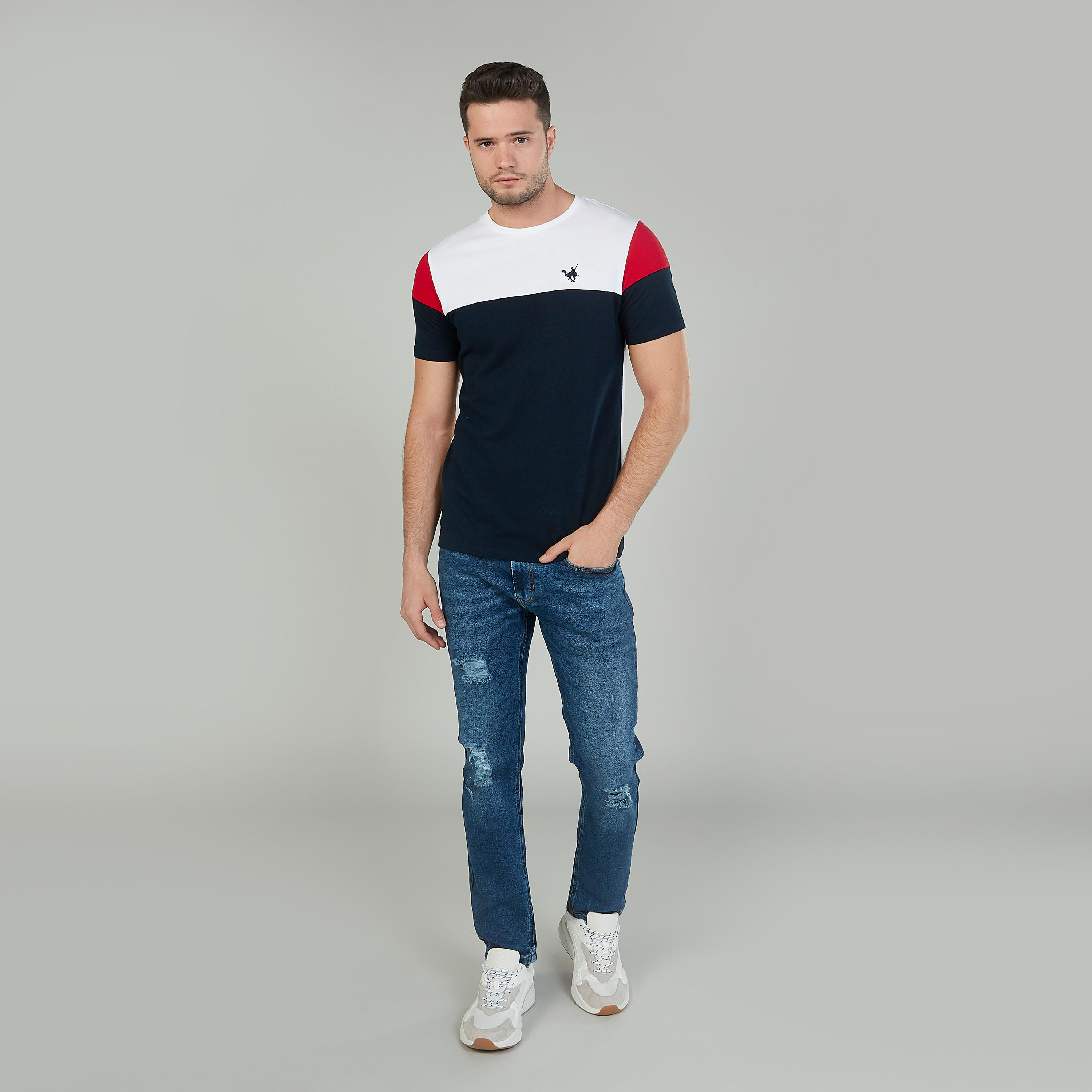 تيشيرت مستدام سليم بارز الملمس بأكمام قصيرة وياقة مستديرة -men-clothing-tshirtsandpolos-tshirts-image-2