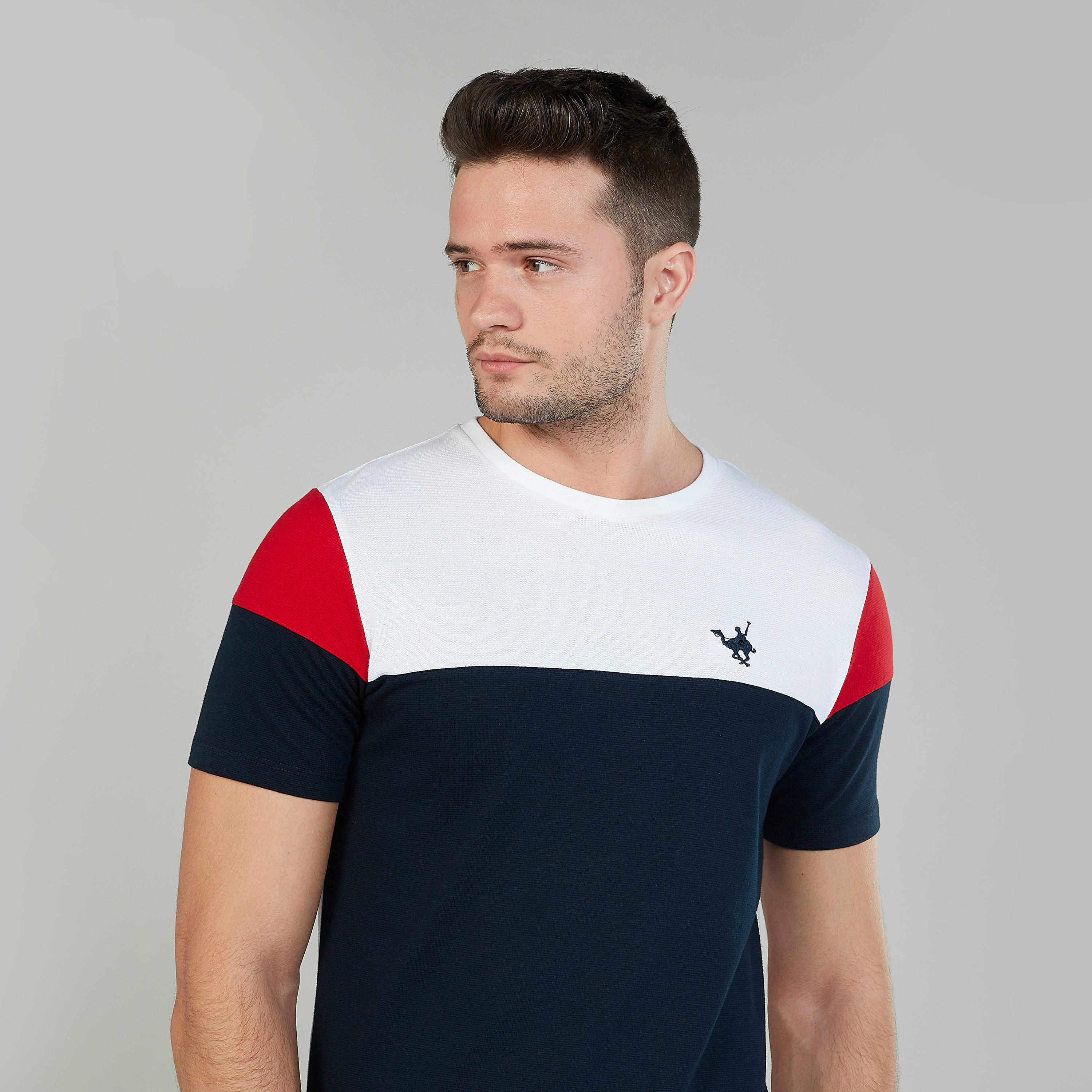 تيشيرت مستدام سليم بارز الملمس بأكمام قصيرة وياقة مستديرة -men-clothing-tshirtsandpolos-tshirts-image-3
