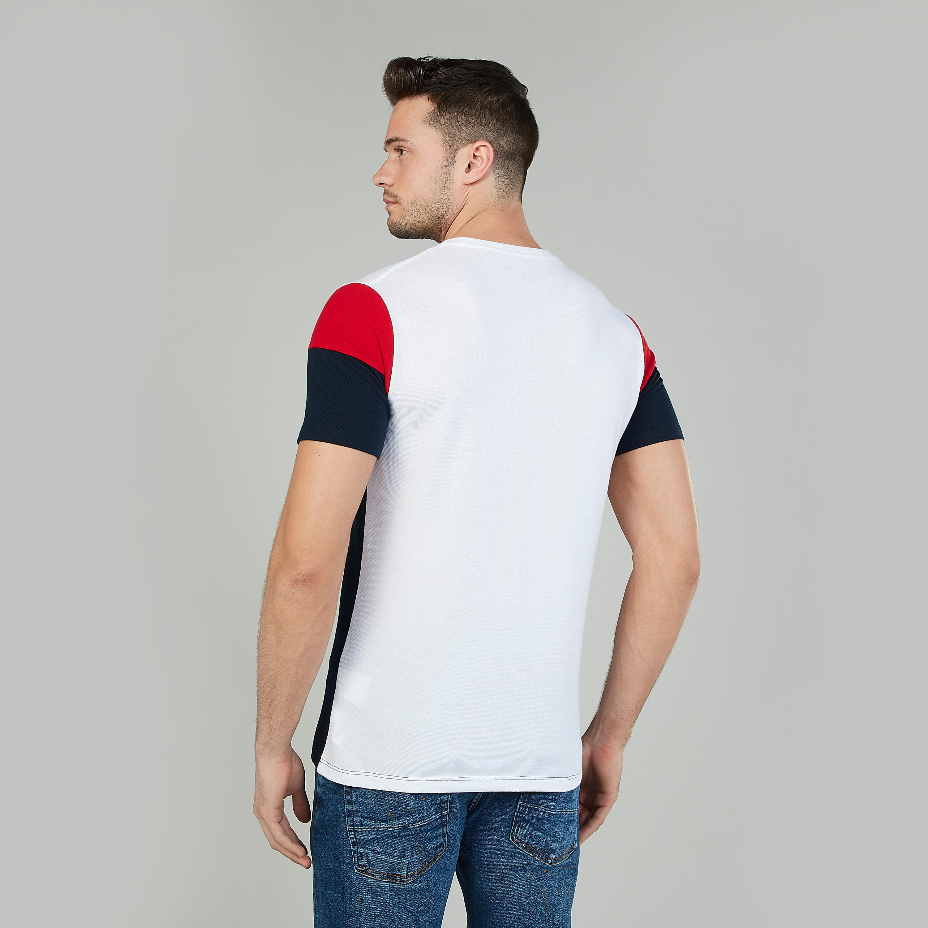 تيشيرت مستدام سليم بارز الملمس بأكمام قصيرة وياقة مستديرة -men-clothing-tshirtsandpolos-tshirts-image-4