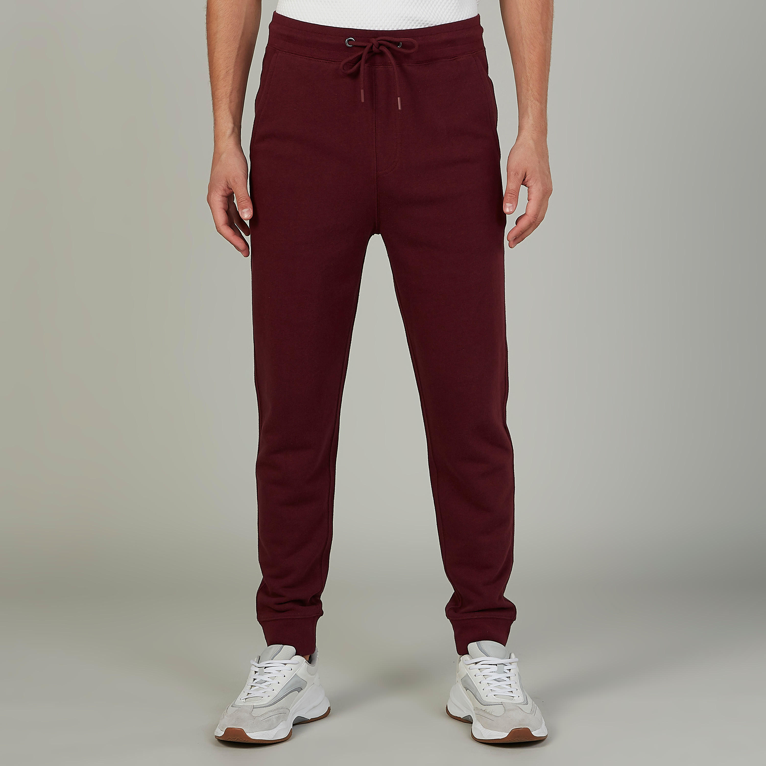 تيشيرت مستدام سليم فيت بياقة ضيّقة وطبعات باتمان -men-clothing-bottoms-joggers-image-1