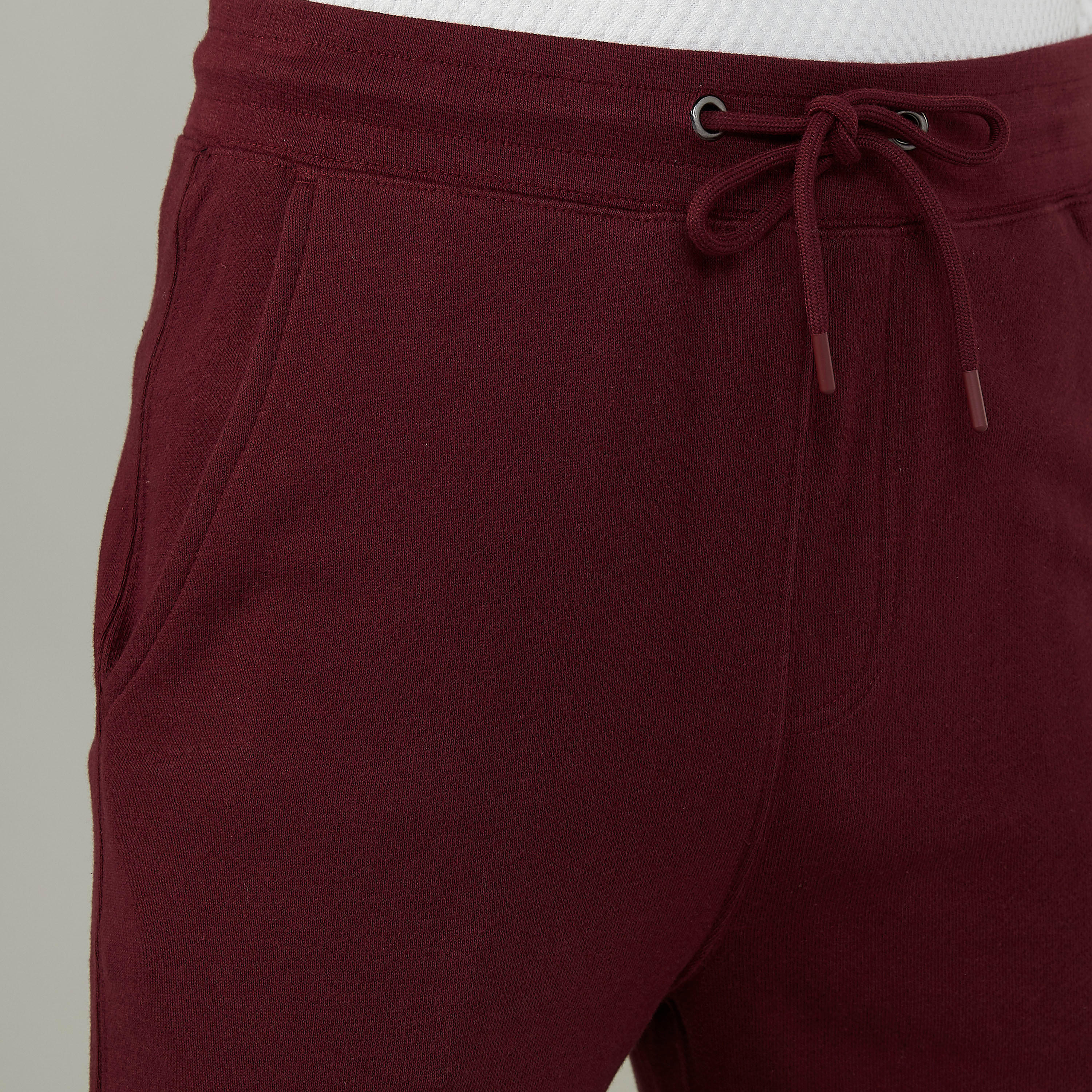 تيشيرت مستدام سليم فيت بياقة ضيّقة وطبعات باتمان -men-clothing-bottoms-joggers-image-3