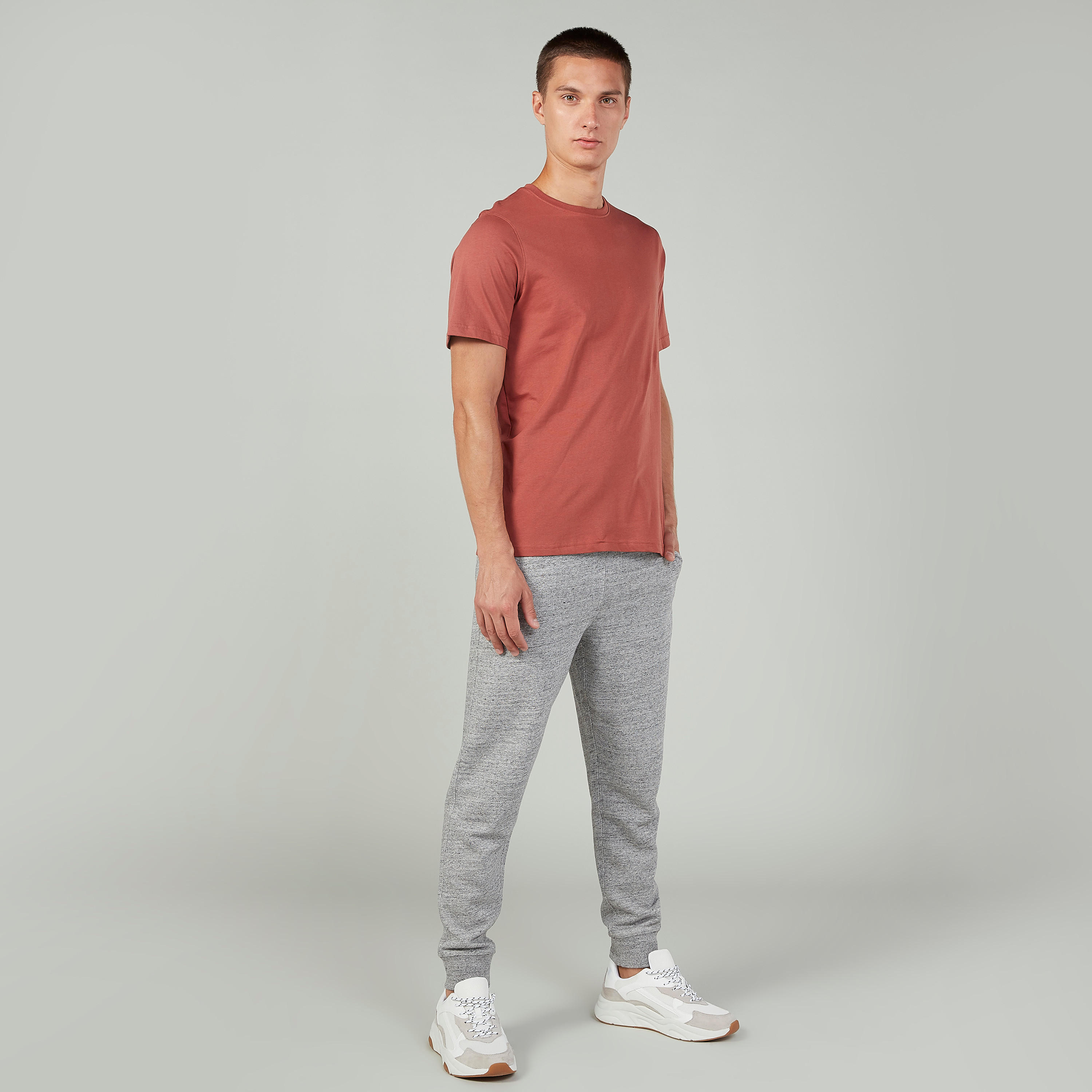 تيشيرت سادة بياقة ضيّقة وأكمام قصيرة-men-clothing-tshirtsandpolos-tshirts-image-2