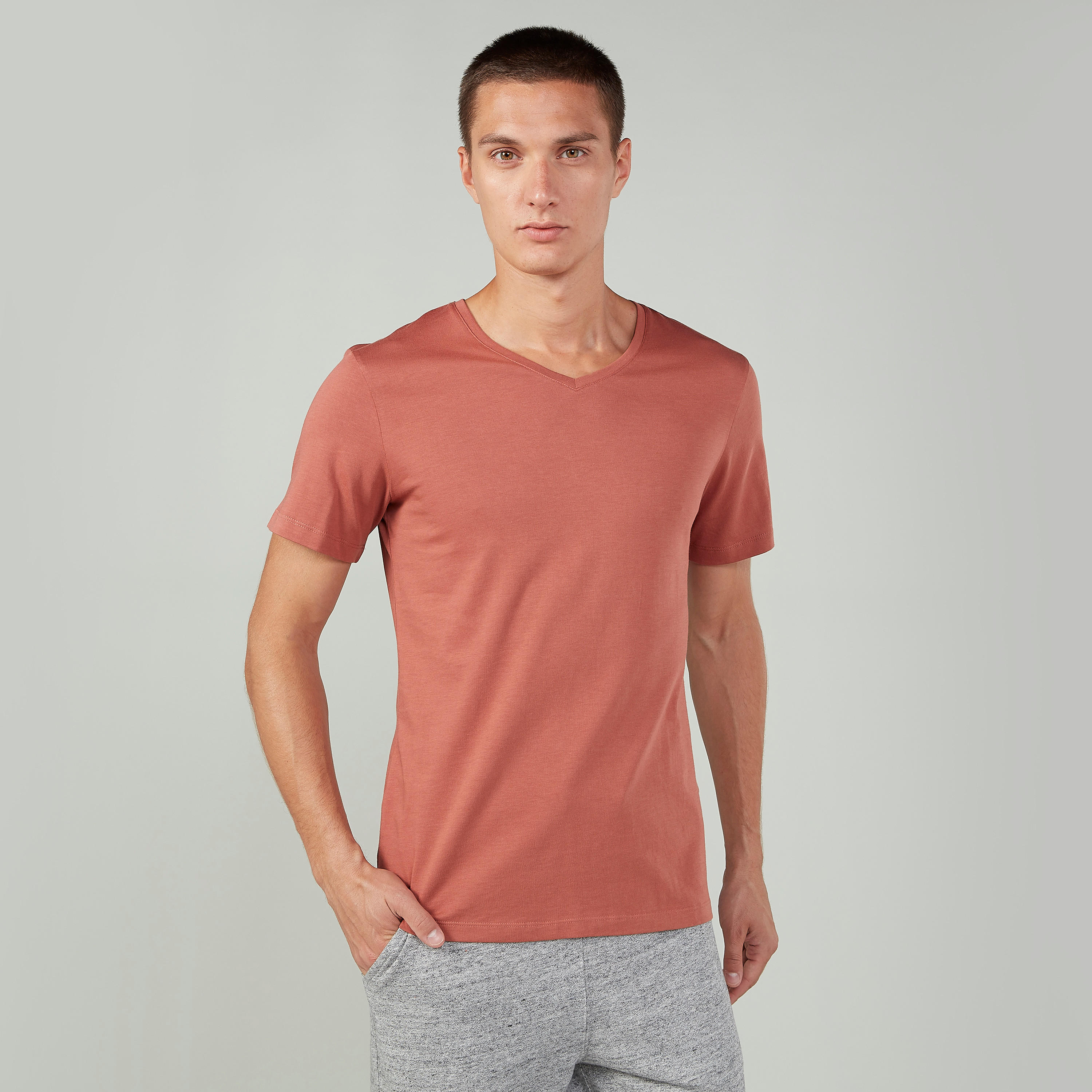 تيشيرت سادة بياقة V وأكمام قصيرة-men-clothing-tshirtsandpolos-tshirts-image-1