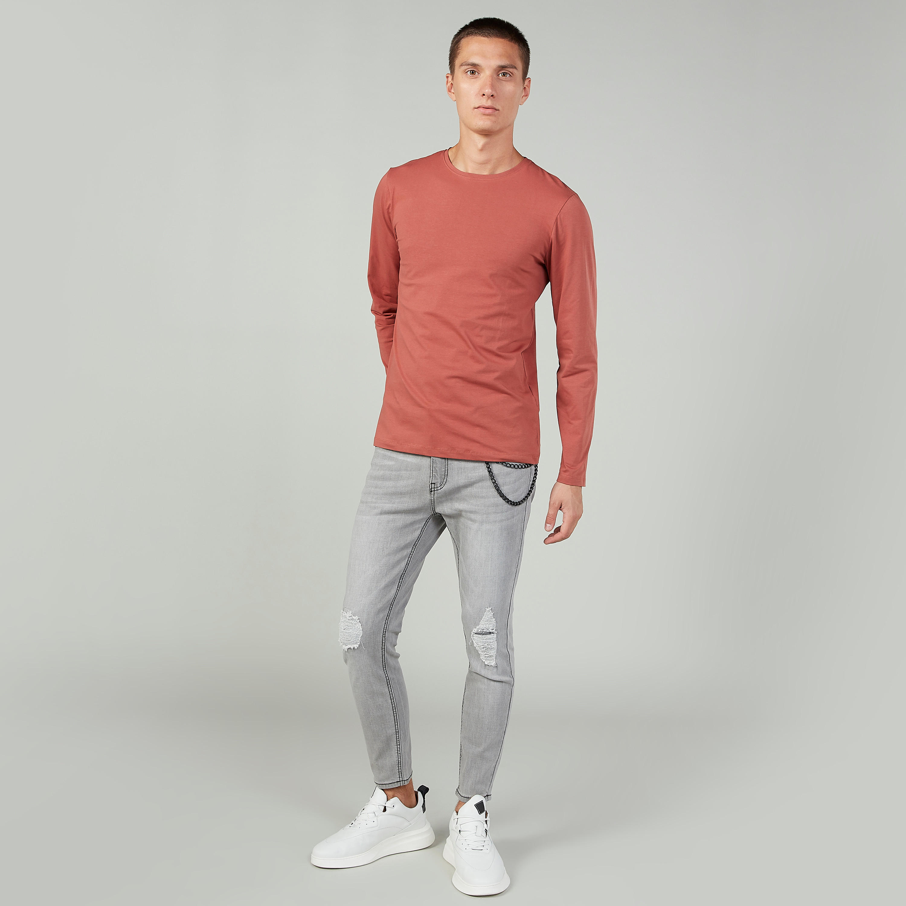 تيشيرت سادة بياقة مستديرة وأكمام طويلة-men-clothing-tshirtsandpolos-tshirts-image-3
