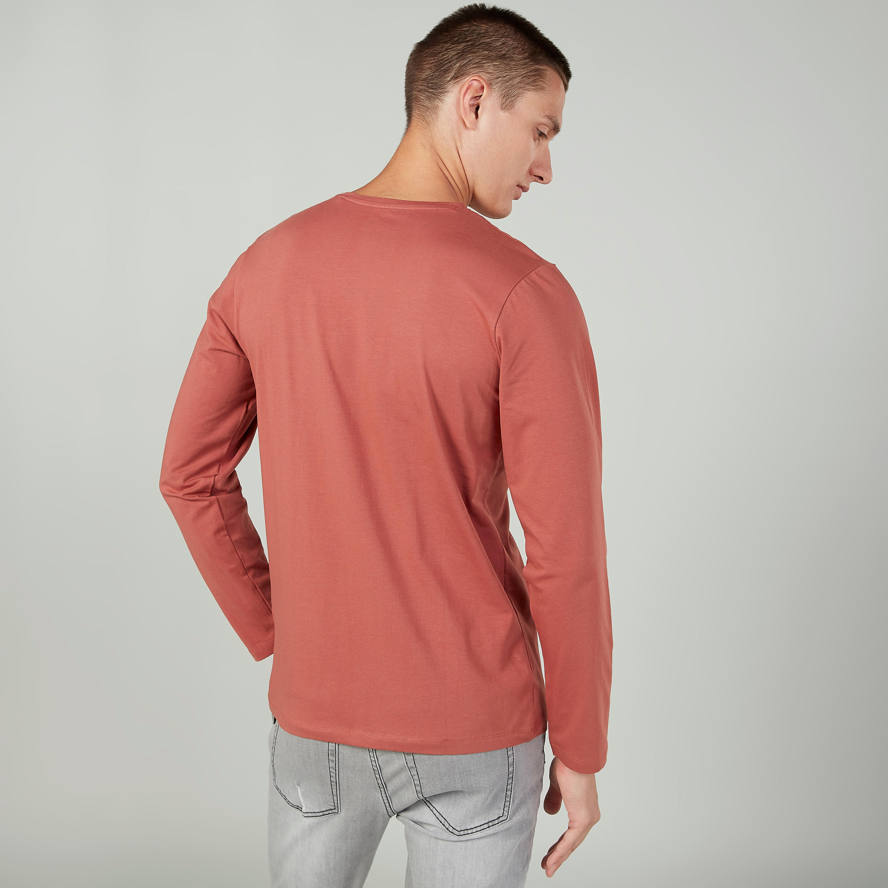 تيشيرت سادة بياقة مستديرة وأكمام طويلة-men-clothing-tshirtsandpolos-tshirts-image-2