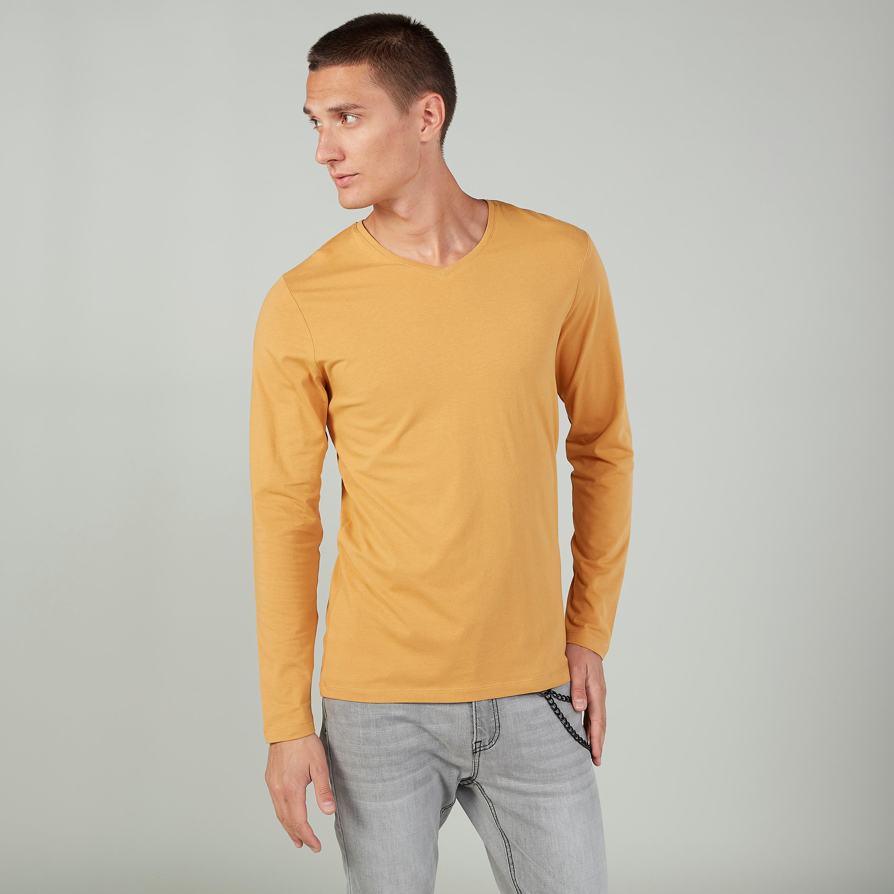 تيشيرت سادة بياقة V وأكمام طويلة-men-clothing-tshirtsandpolos-tshirts-image-1