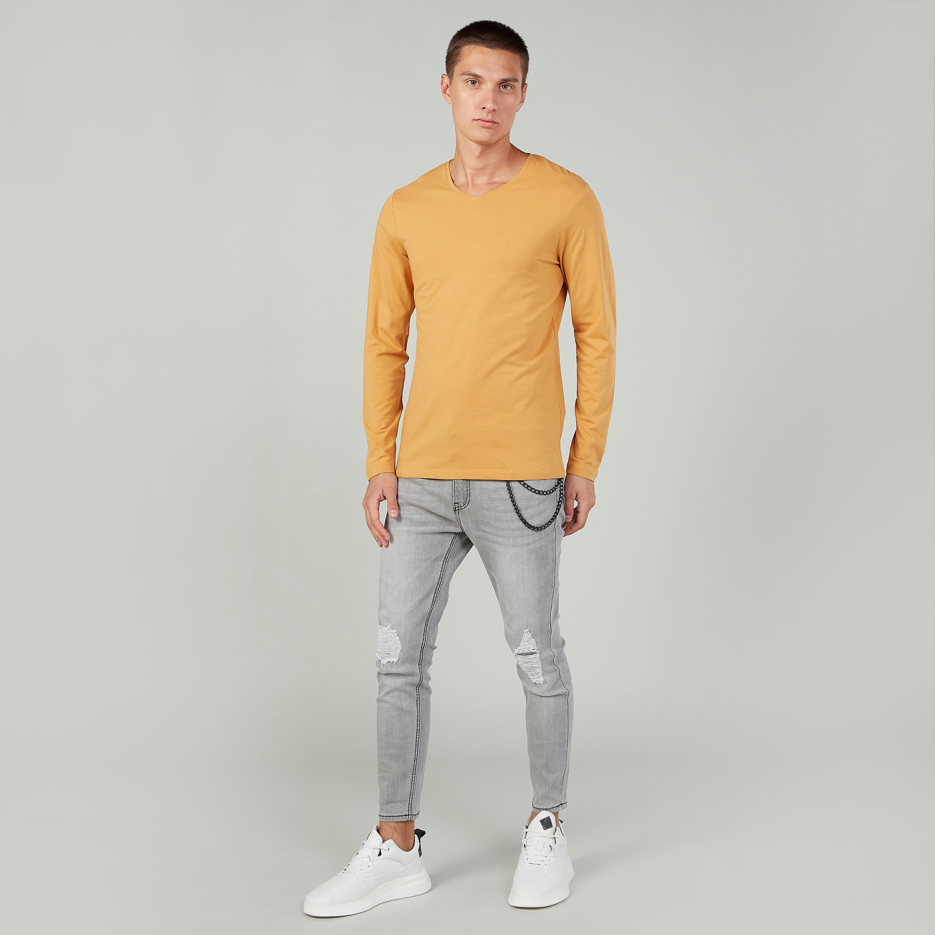 تيشيرت سادة بياقة V وأكمام طويلة-men-clothing-tshirtsandpolos-tshirts-image-2