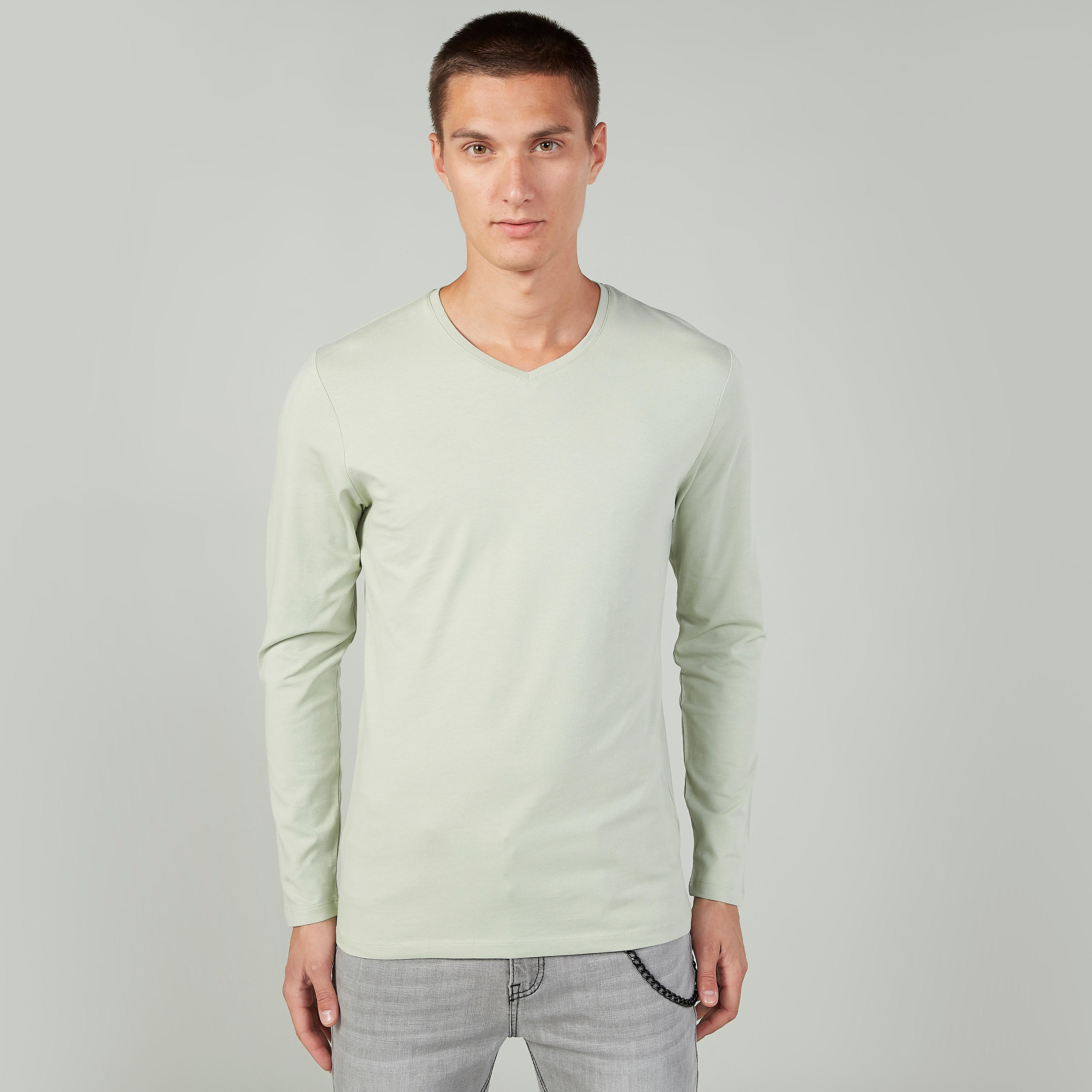 تيشيرت سادة بياقة V وأكمام طويلة-men-clothing-tshirtsandpolos-tshirts-image-1