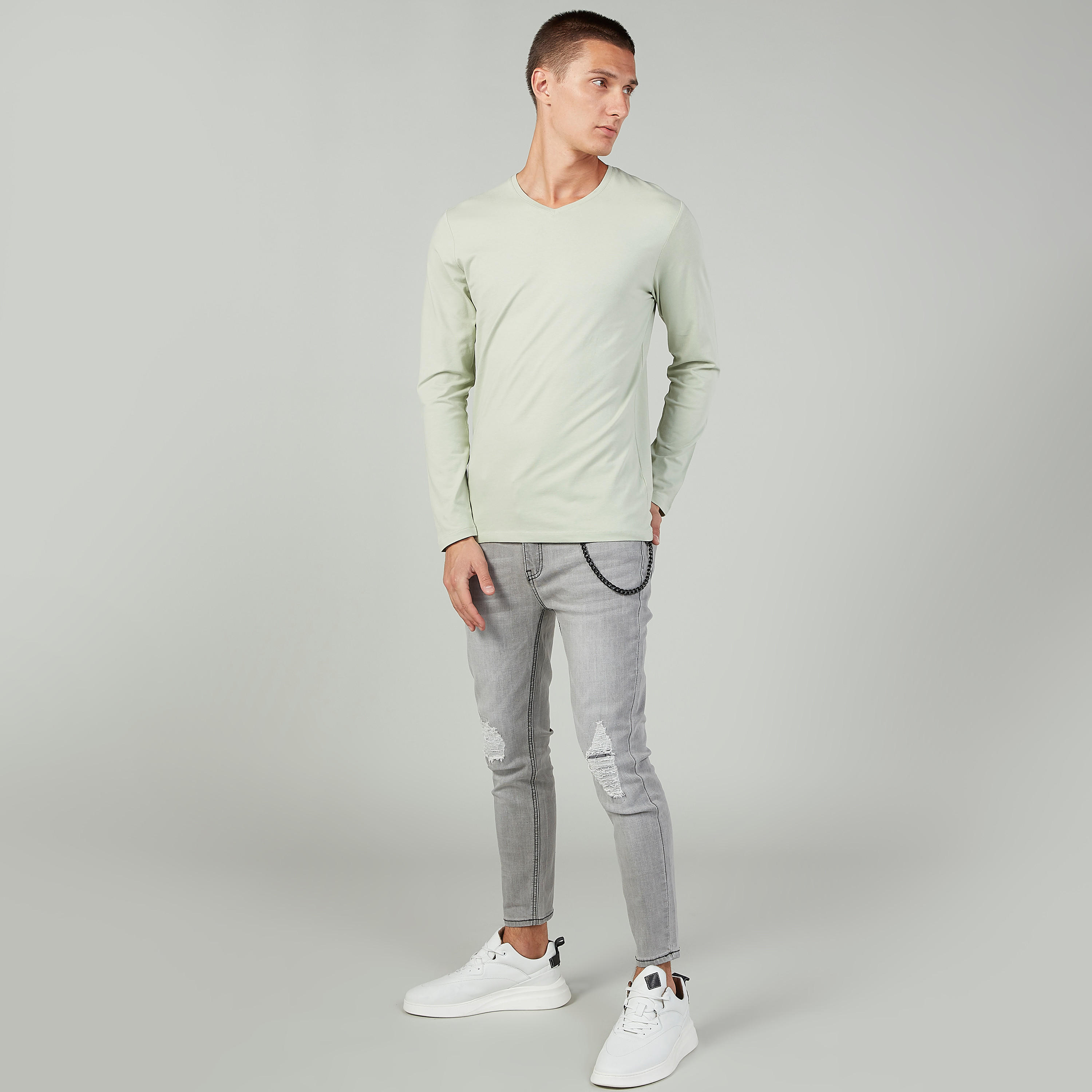 تيشيرت سادة بياقة V وأكمام طويلة-men-clothing-tshirtsandpolos-tshirts-image-2