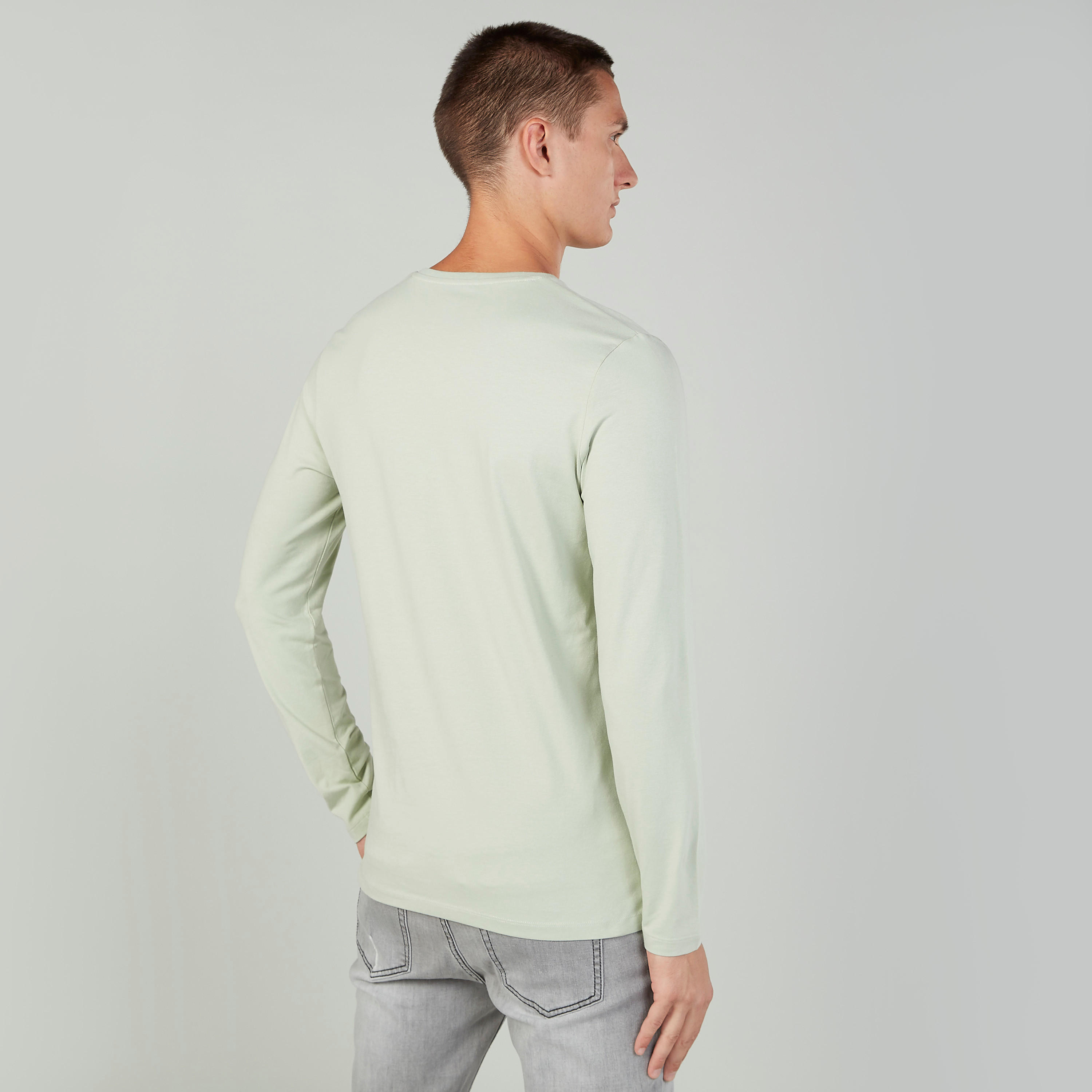 تيشيرت سادة بياقة V وأكمام طويلة-men-clothing-tshirtsandpolos-tshirts-image-3