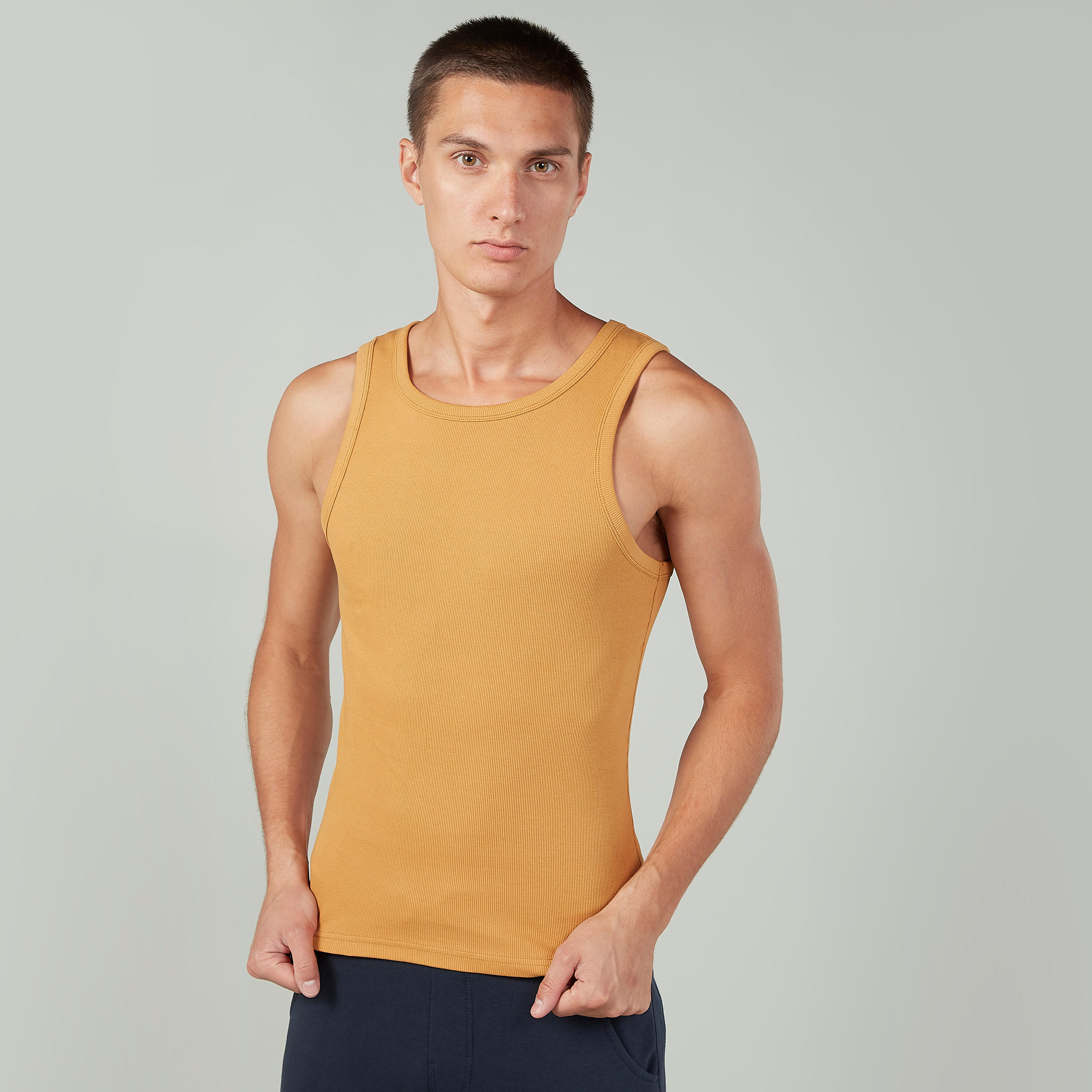 فيست بارز الملمس دون أكمام بياقة عميقة-men-clothing-tshirtsandpolos-vests-image-1