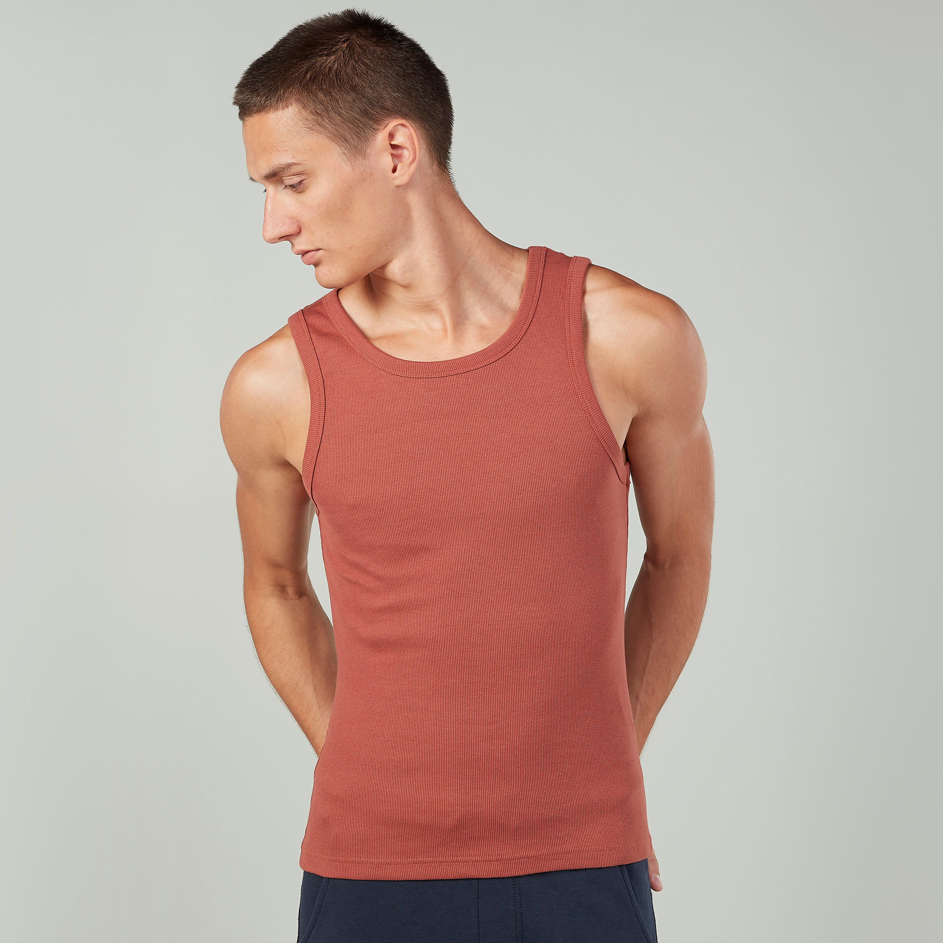 فيست بارز الملمس دون أكمام بياقة عميقة-men-clothing-tshirtsandpolos-vests-image-1