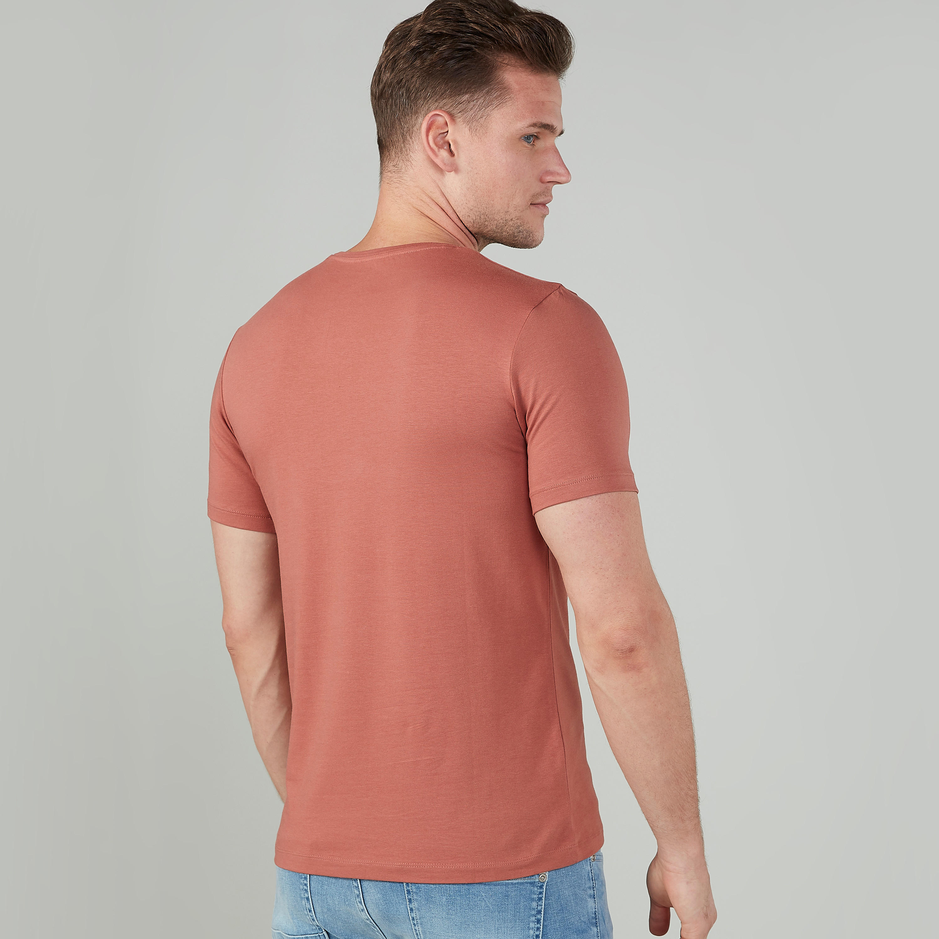 تيشيرت سادة بياقة مستديرة وأكمام قصيرة-men-clothing-tshirtsandpolos-tshirts-image-2