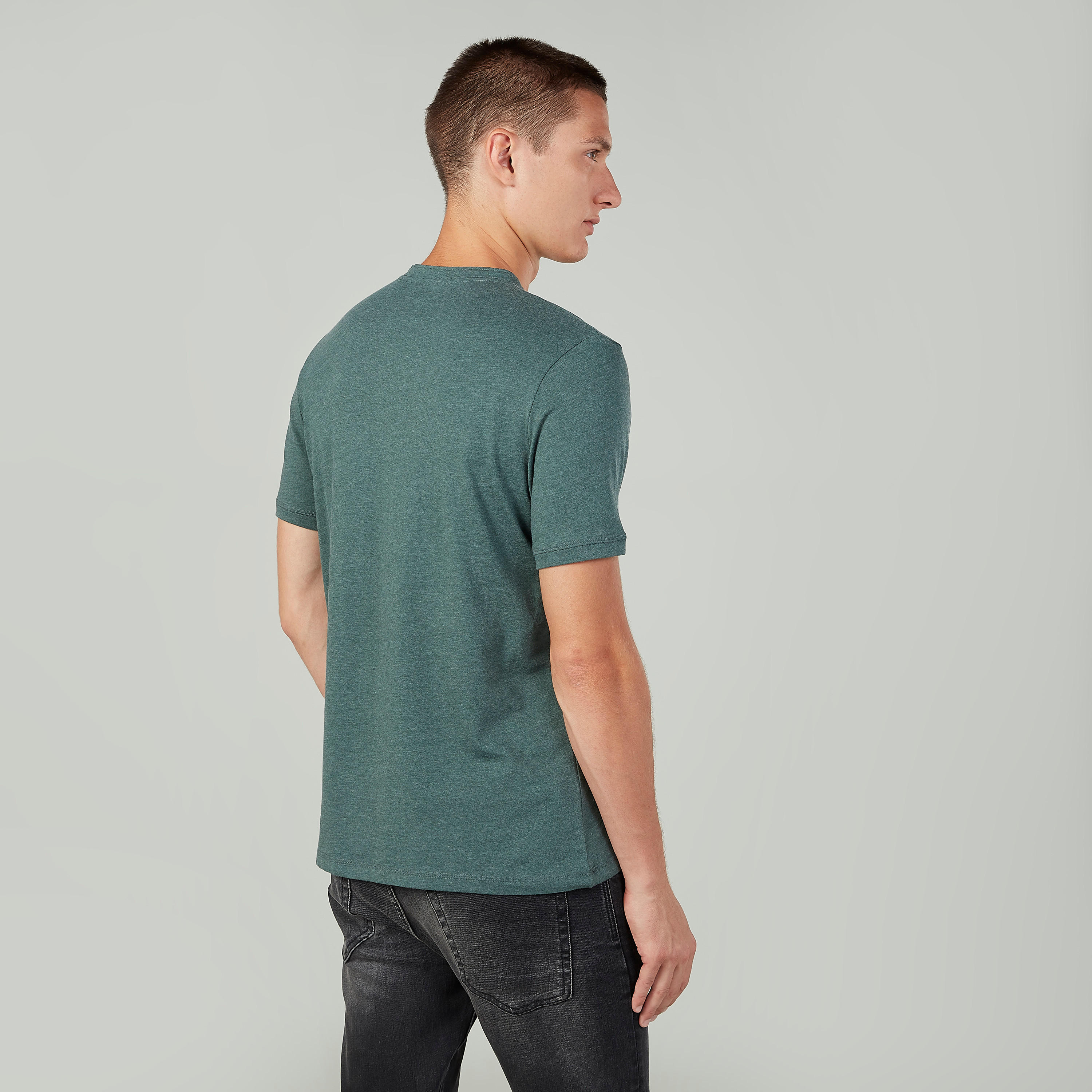 تيشيرت بارز الملمس بياقة هينلي وأكمام قصيرة-men-clothing-tshirtsandpolos-tshirts-image-4