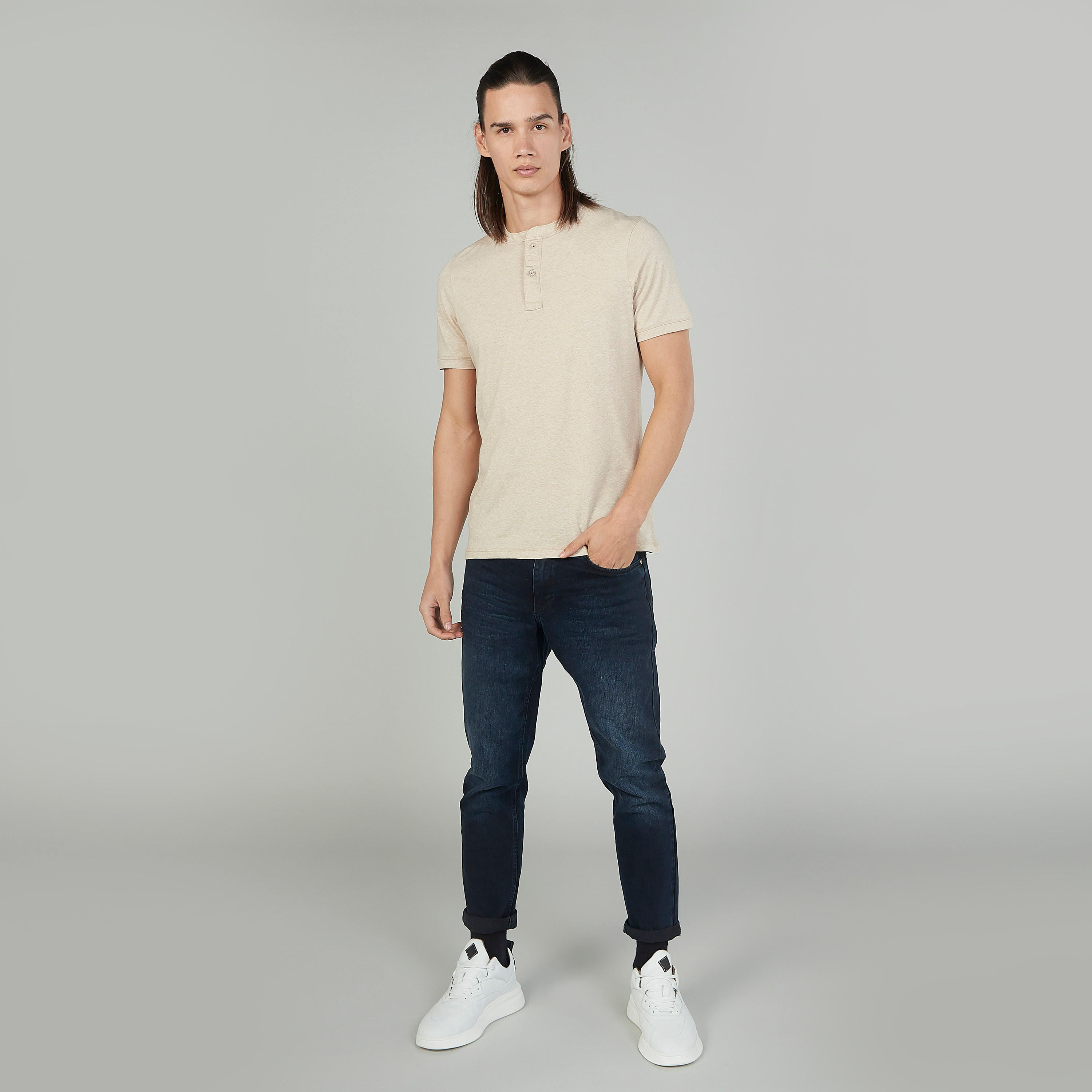تيشيرت سادة بياقة هينلي وأكمام قصيرة-men-clothing-tshirtsandpolos-tshirts-image-4