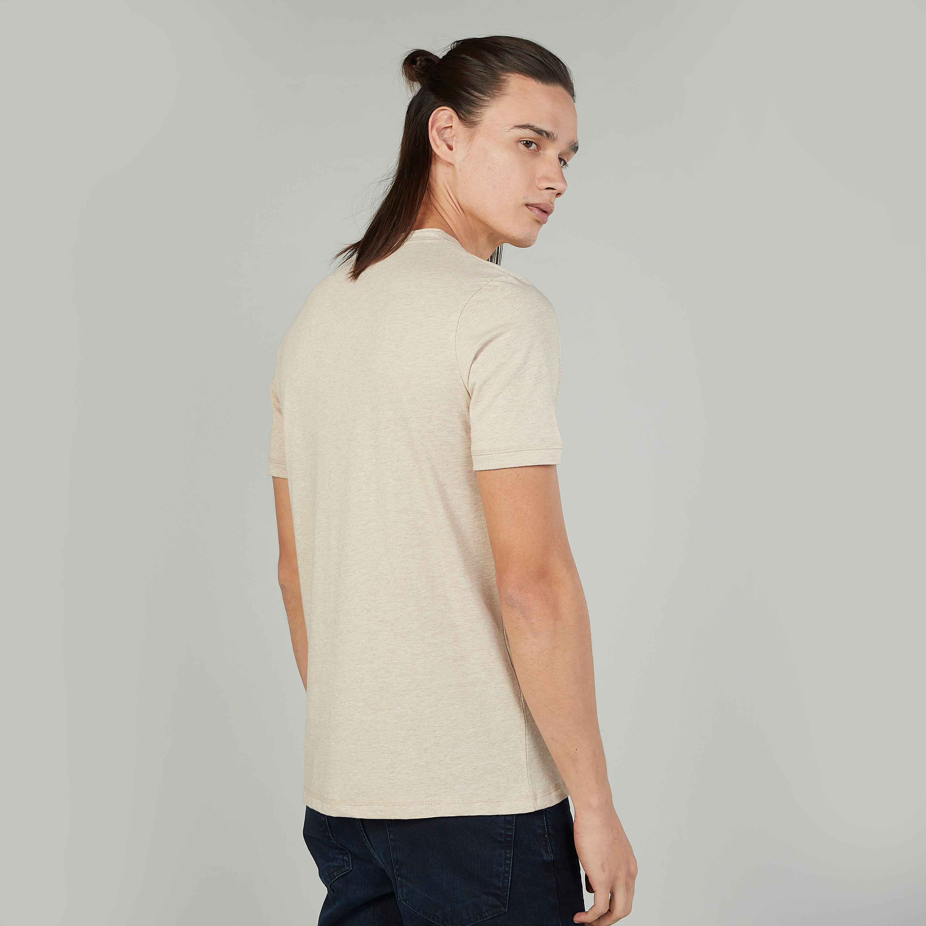 تيشيرت سادة بياقة هينلي وأكمام قصيرة-men-clothing-tshirtsandpolos-tshirts-image-2