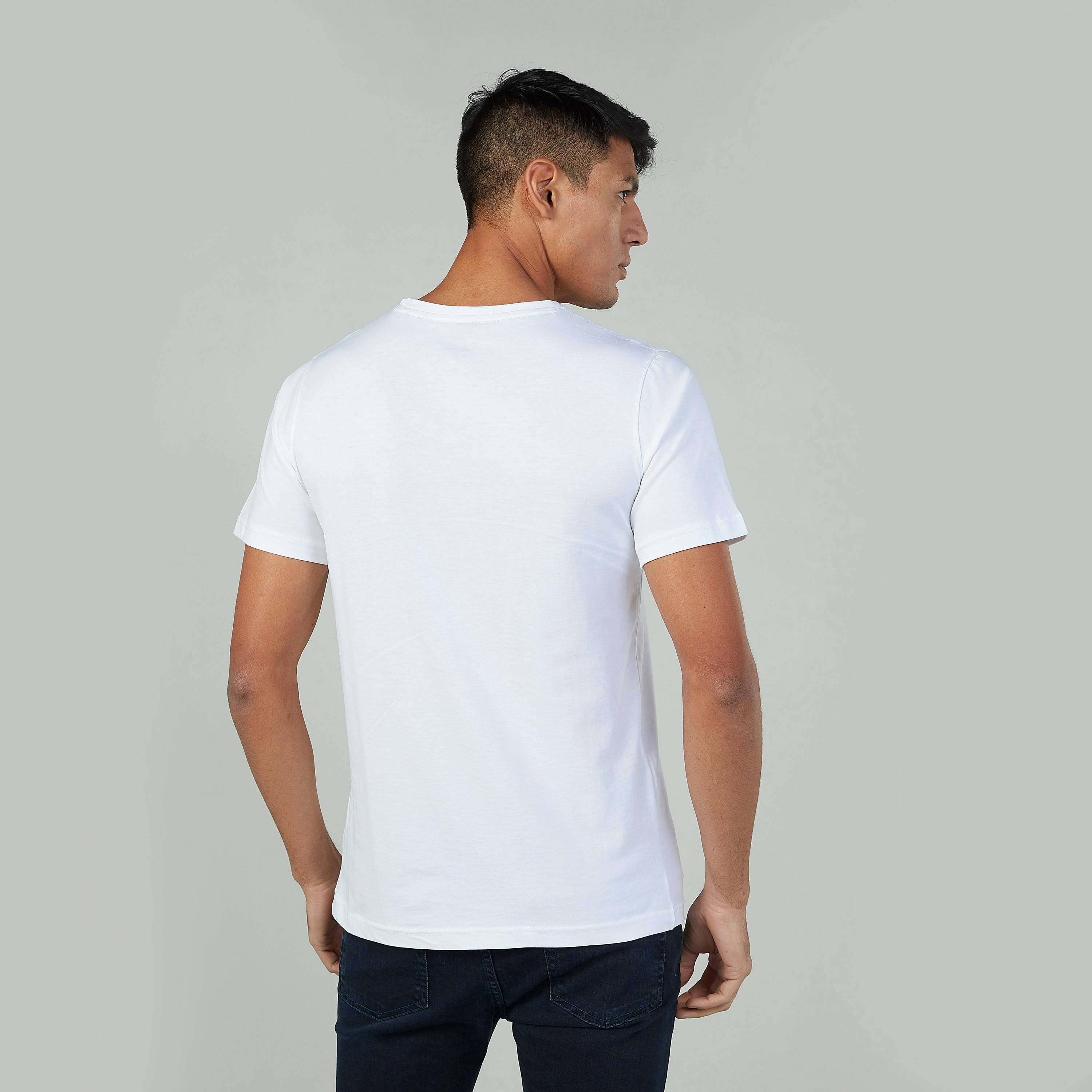 تيشيرت سليم بياقة ضيقة وأكمام قصيرة وطبعات جرافيك-men-clothing-tshirtsandpolos-tshirts-image-4