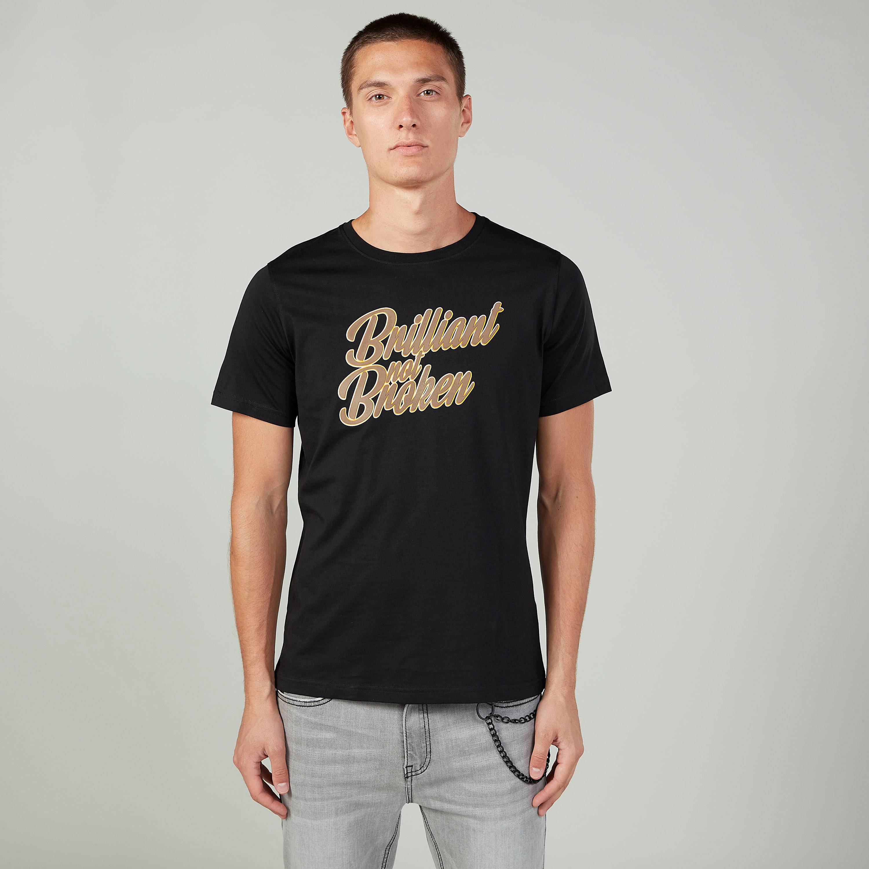 تيشيرت سليم بياقة ضيّقة وأكمام قصيرة وطبعات-men-clothing-tshirtsandpolos-tshirts-image-1