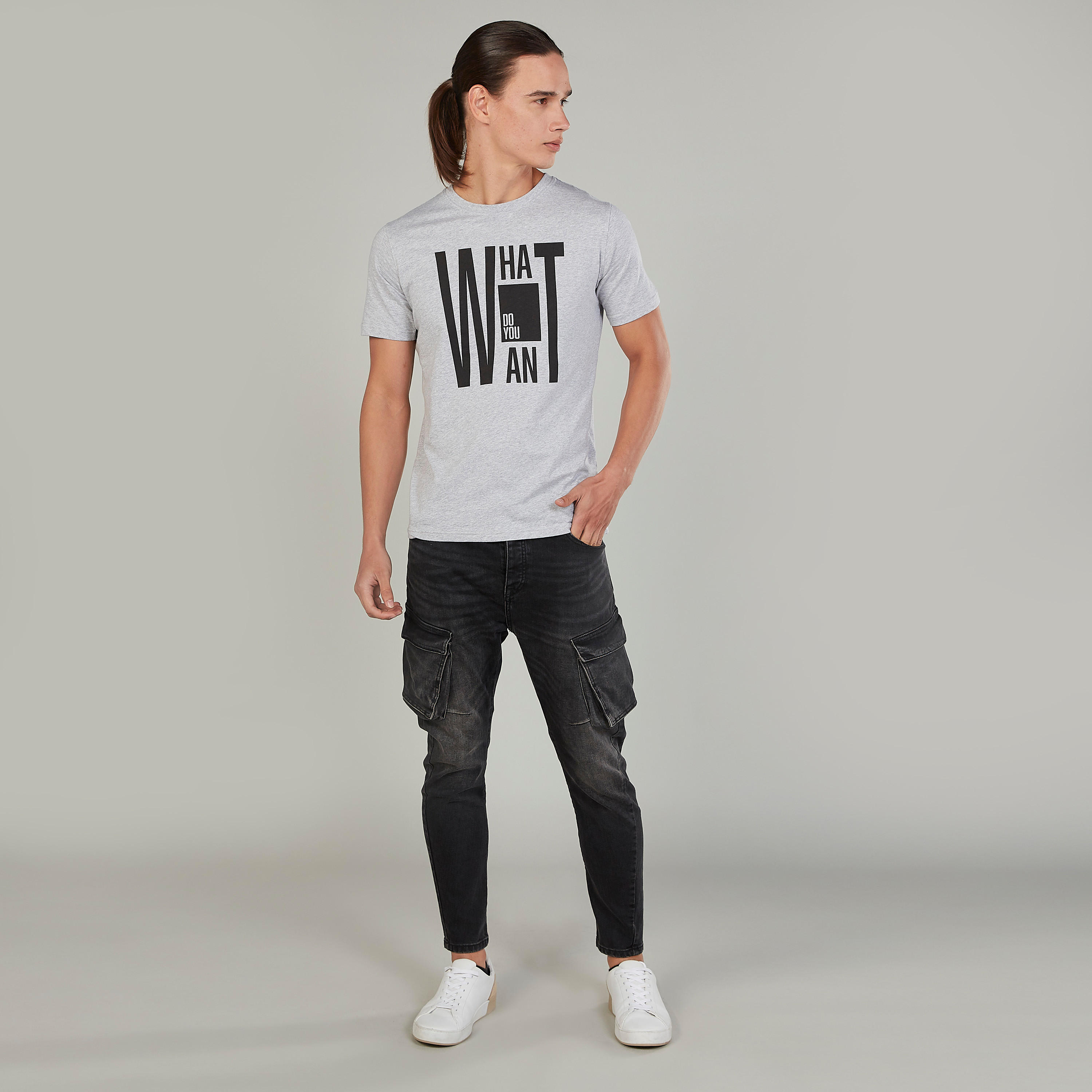 تيشيرت سليم بياقة ضيّقة وأكمام قصيرة وطبعات-men-clothing-tshirtsandpolos-tshirts-image-2
