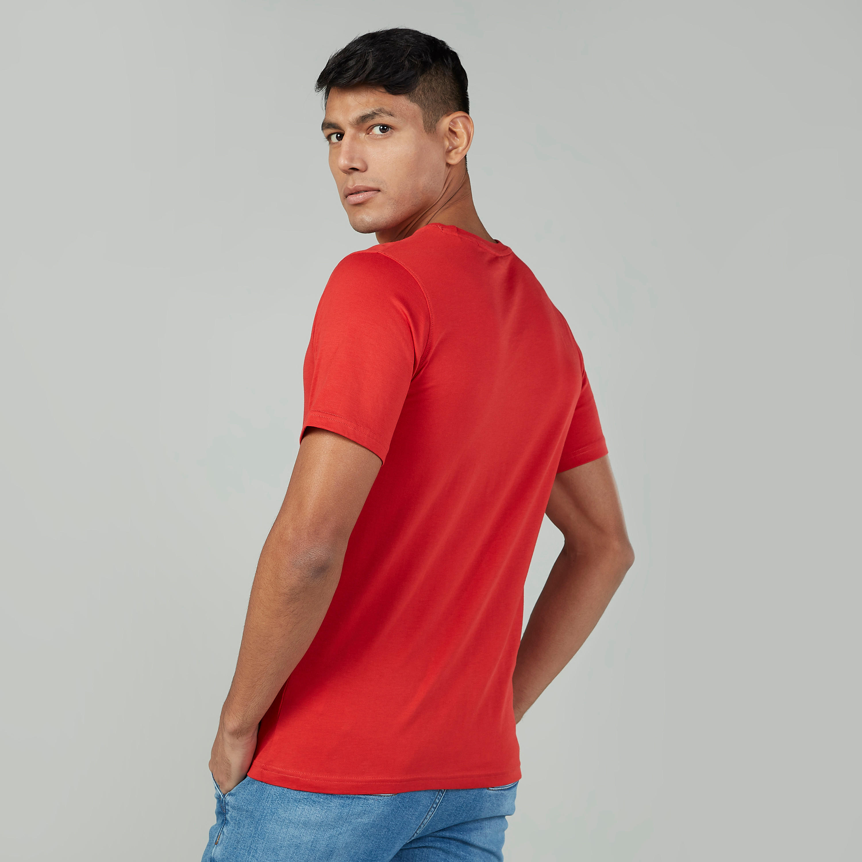 تيشيرت سليم بياقة ضيّقة وأكمام قصيرة وطبعات-men-clothing-tshirtsandpolos-tshirts-image-4