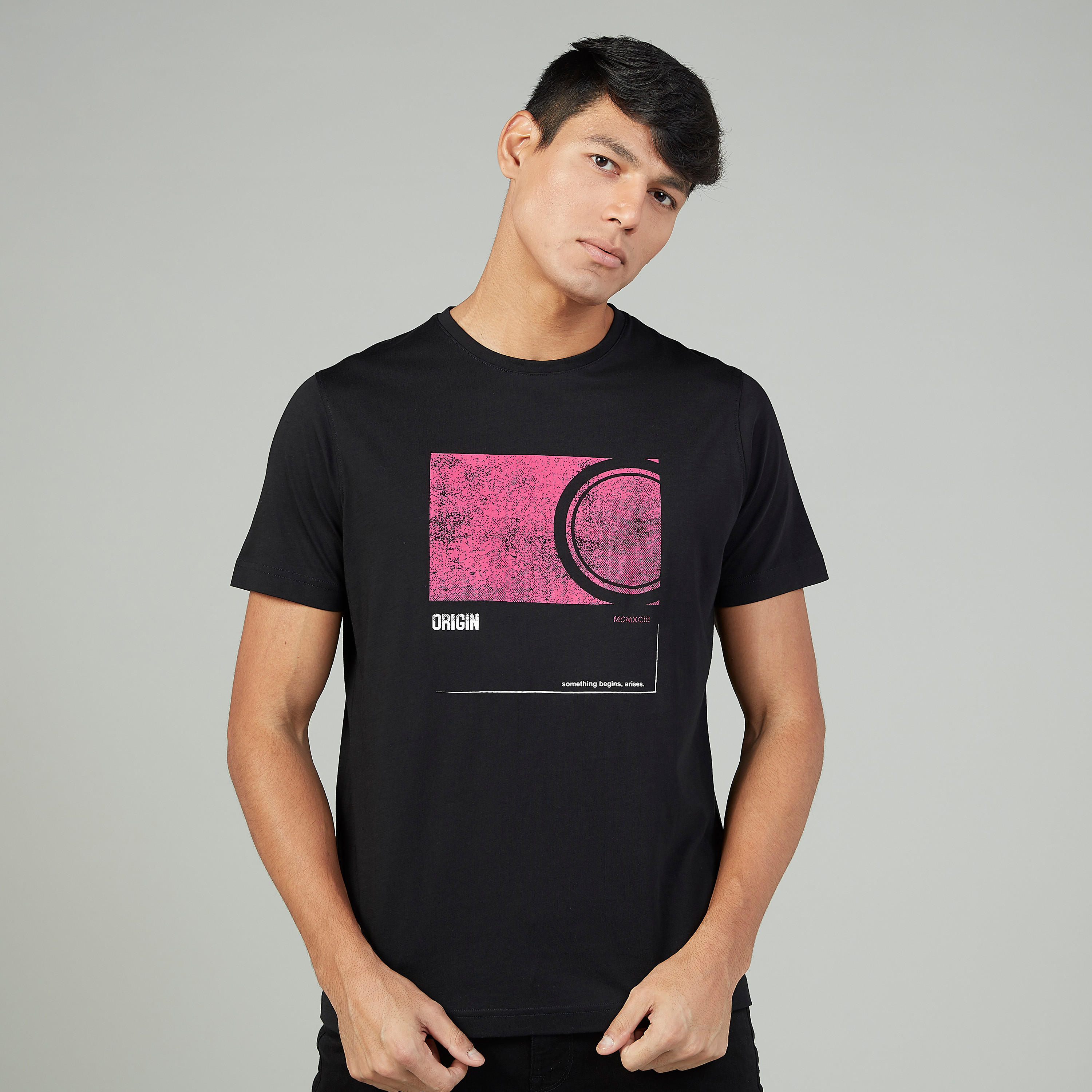 بنطلون مستدام سادة بقصة سليم وتفاصيل جيوب-men-clothing-tshirtsandpolos-tshirts-image-1