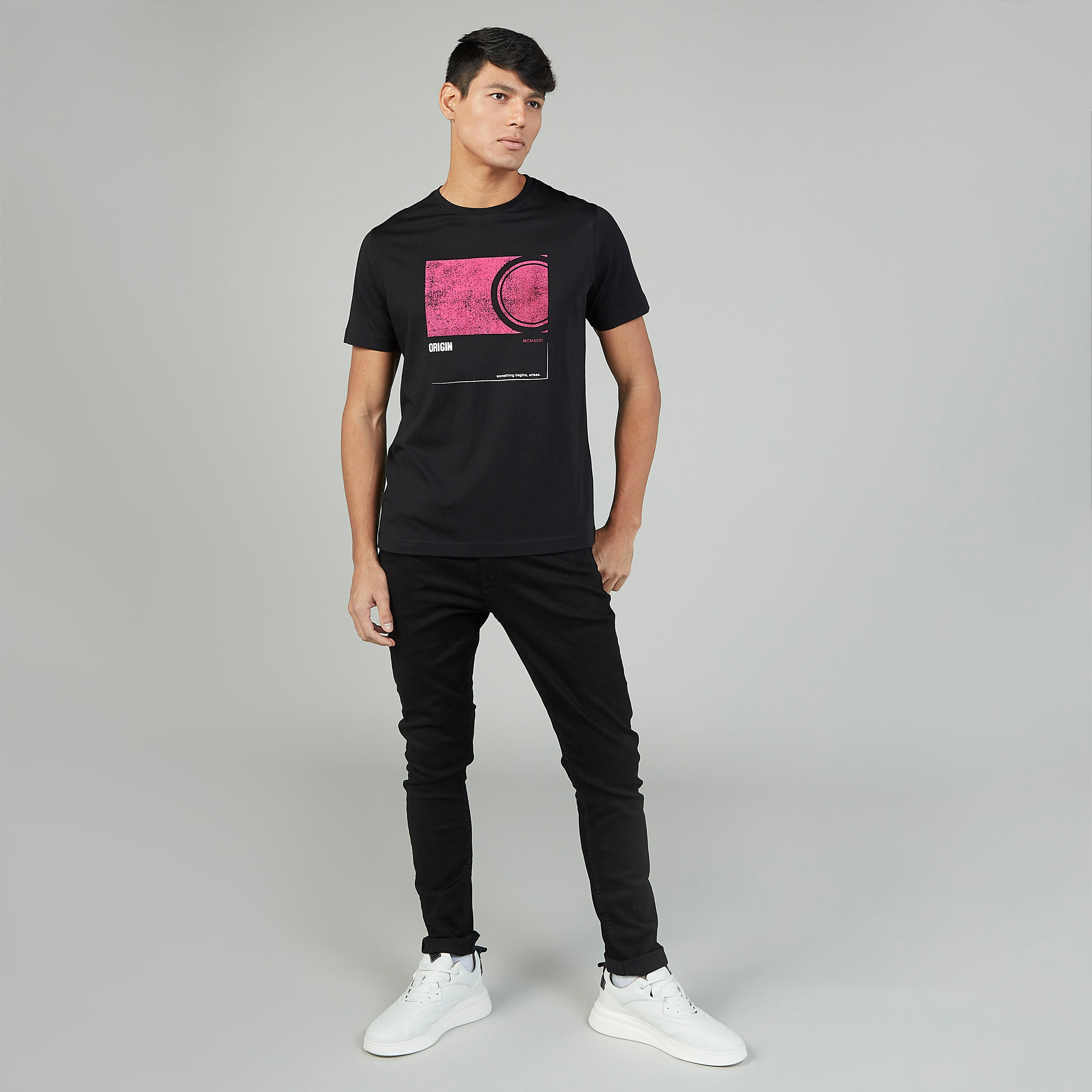بنطلون مستدام سادة بقصة سليم وتفاصيل جيوب-men-clothing-tshirtsandpolos-tshirts-image-2