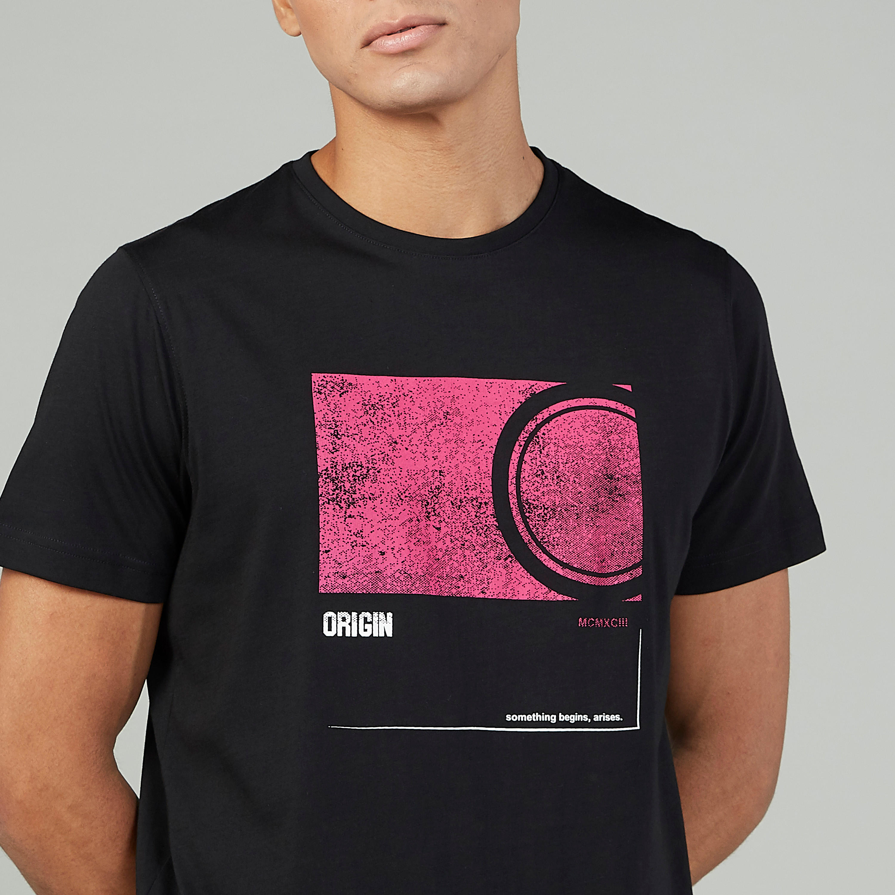 بنطلون مستدام سادة بقصة سليم وتفاصيل جيوب-men-clothing-tshirtsandpolos-tshirts-image-3