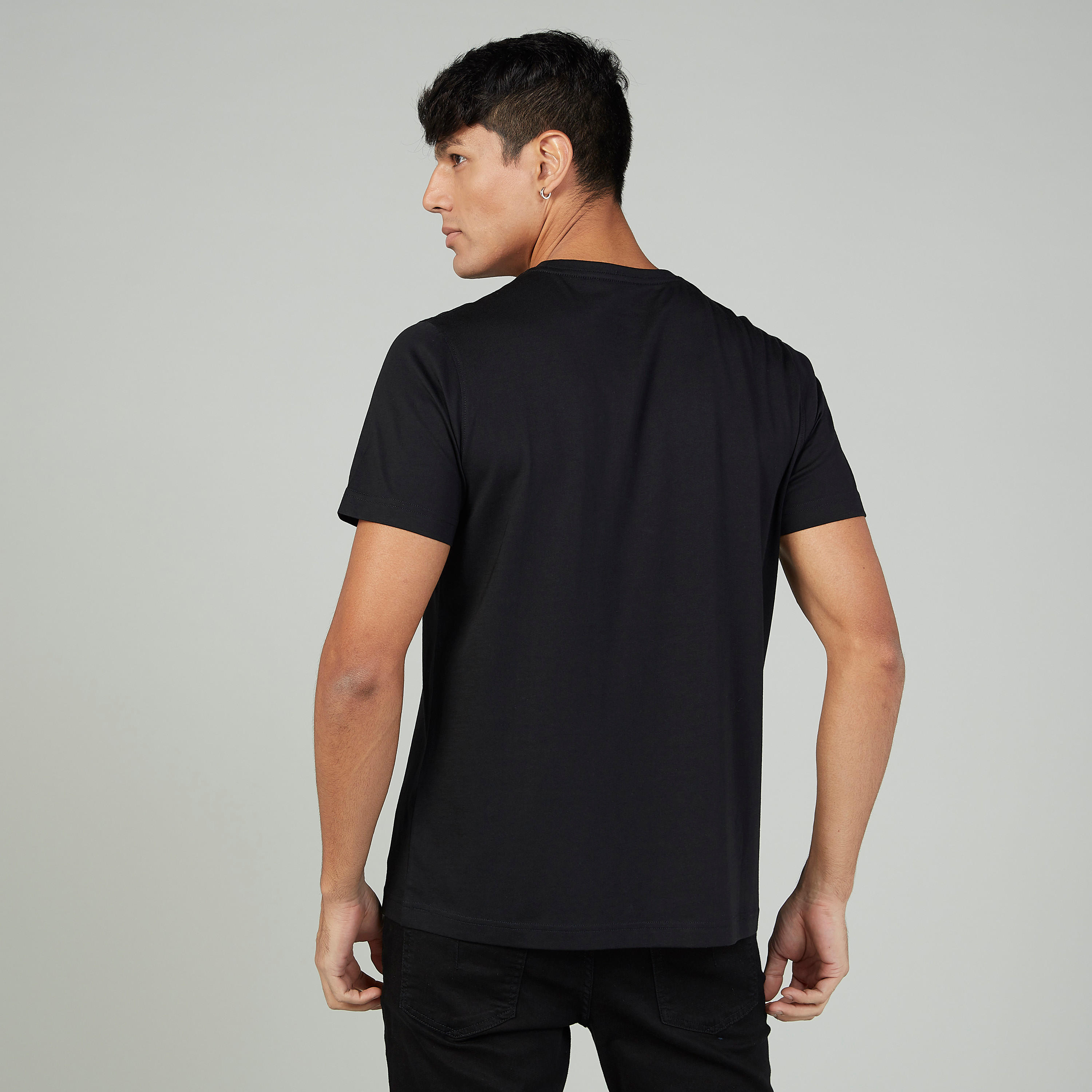 بنطلون مستدام سادة بقصة سليم وتفاصيل جيوب-men-clothing-tshirtsandpolos-tshirts-image-4
