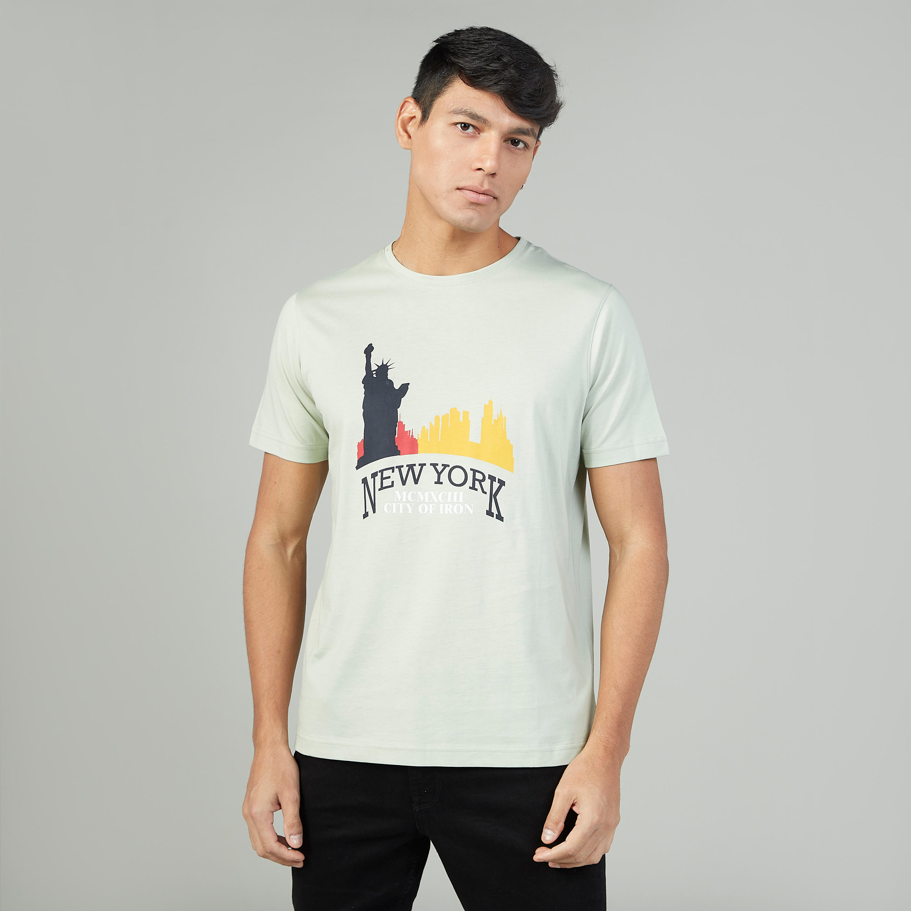 بنطلون رياضي مستدام طويل بارز الملمس بخصر مرن وجيوب-men-clothing-tshirtsandpolos-tshirts-image-1