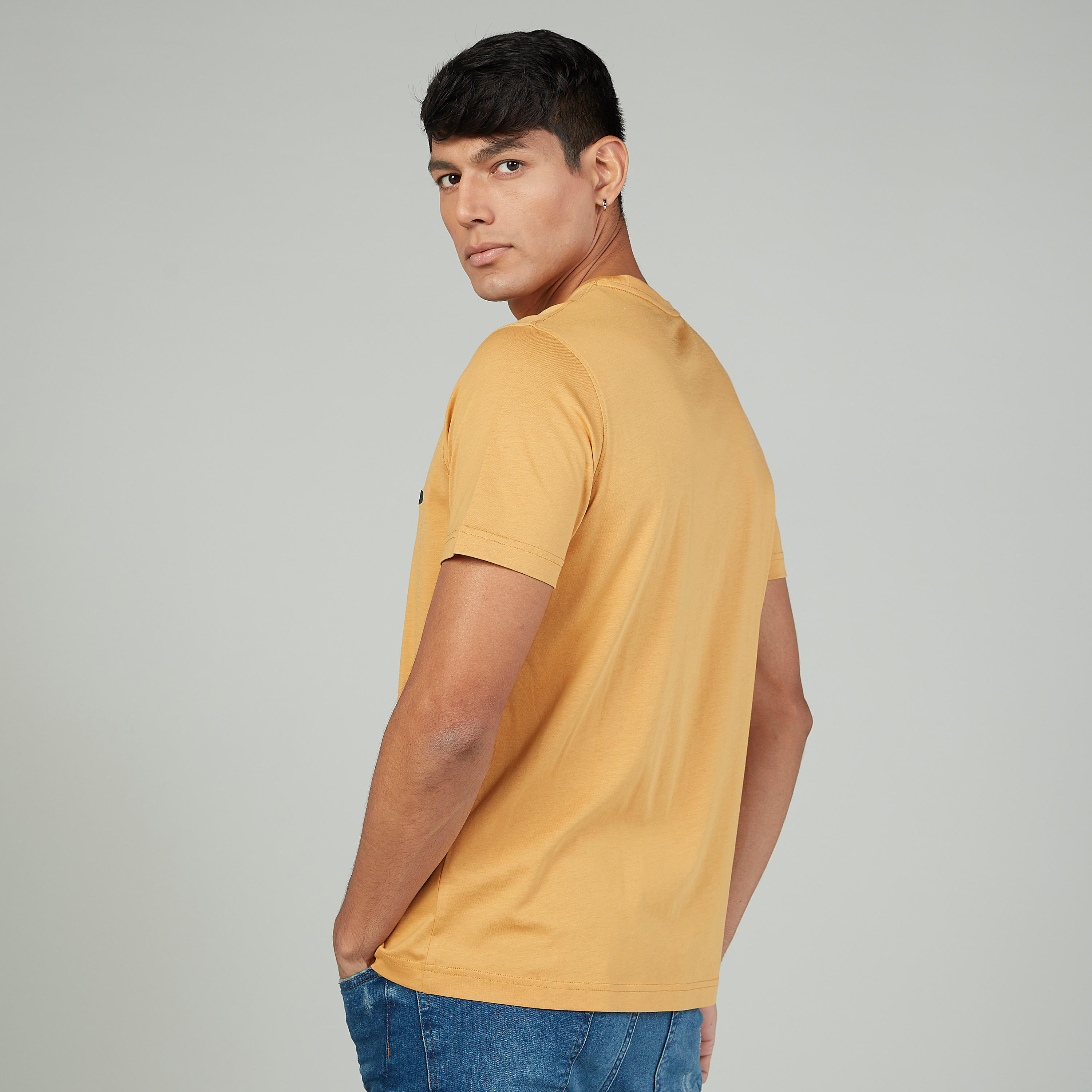 طقم مستدام من بيجاما وتيشيرت بأكمام مغايرة وطبعات-men-clothing-tshirtsandpolos-tshirts-image-4