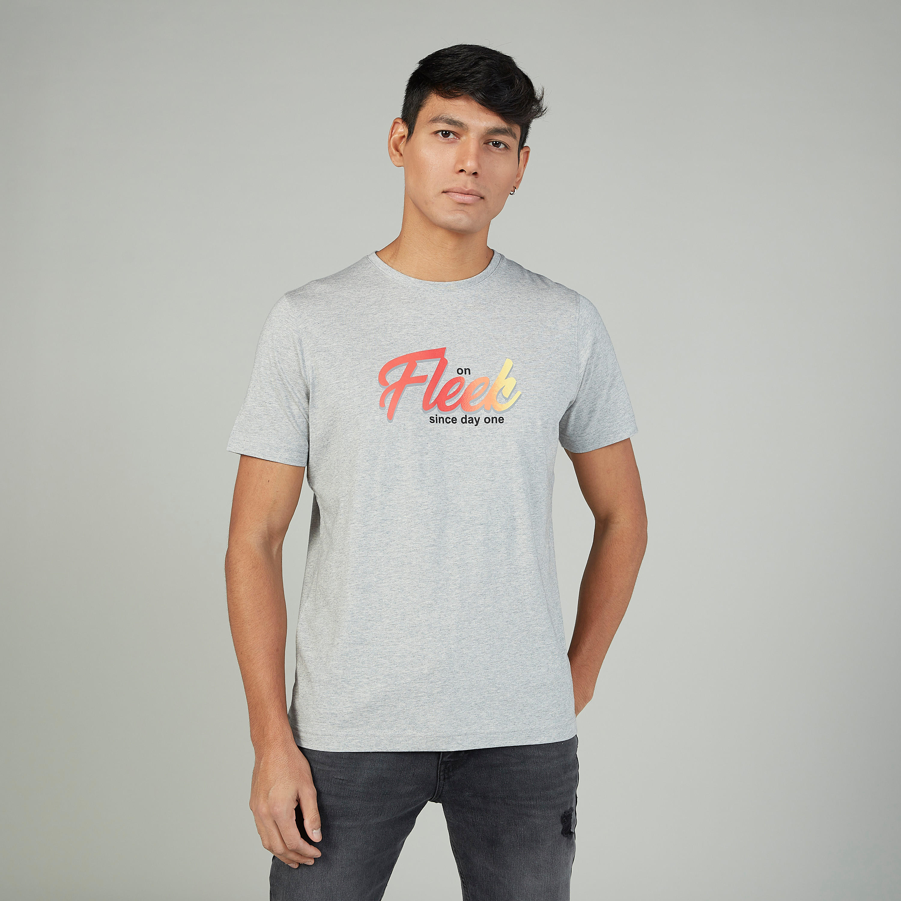 تيشيرت سليم بياقة ضيّقة وأكمام قصيرة وطبعات-men-clothing-tshirtsandpolos-tshirts-image-1