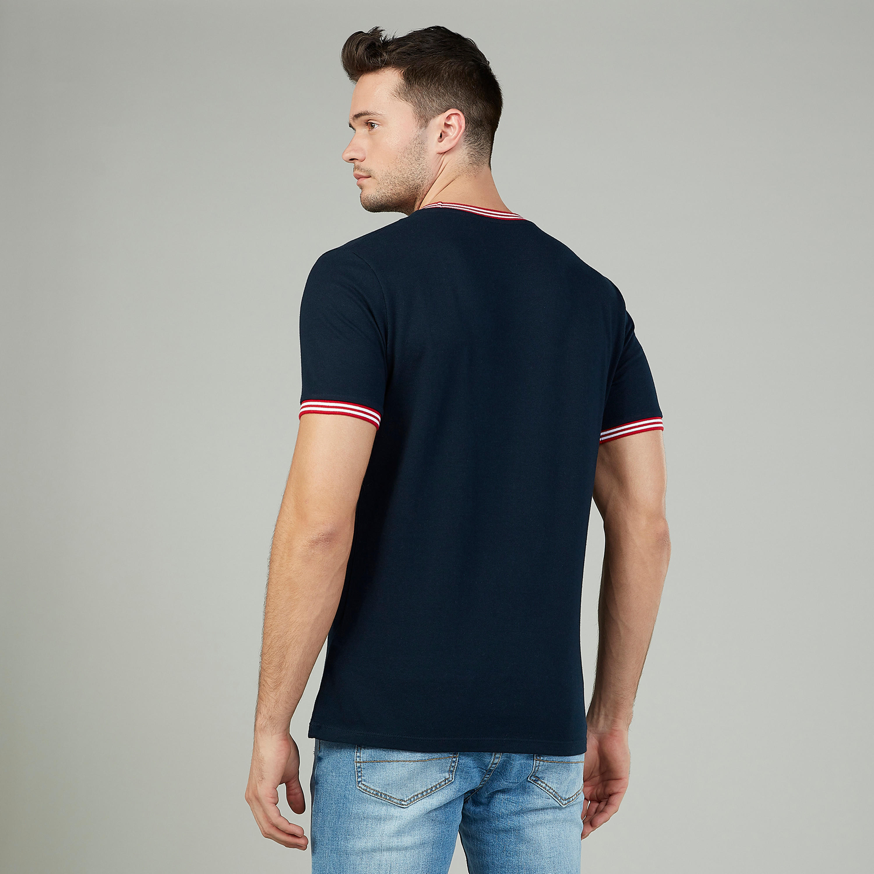 تيشيرت سليم سادة بياقة ضيّقة وأكمام قصيرة-men-clothing-tshirtsandpolos-tshirts-image-2
