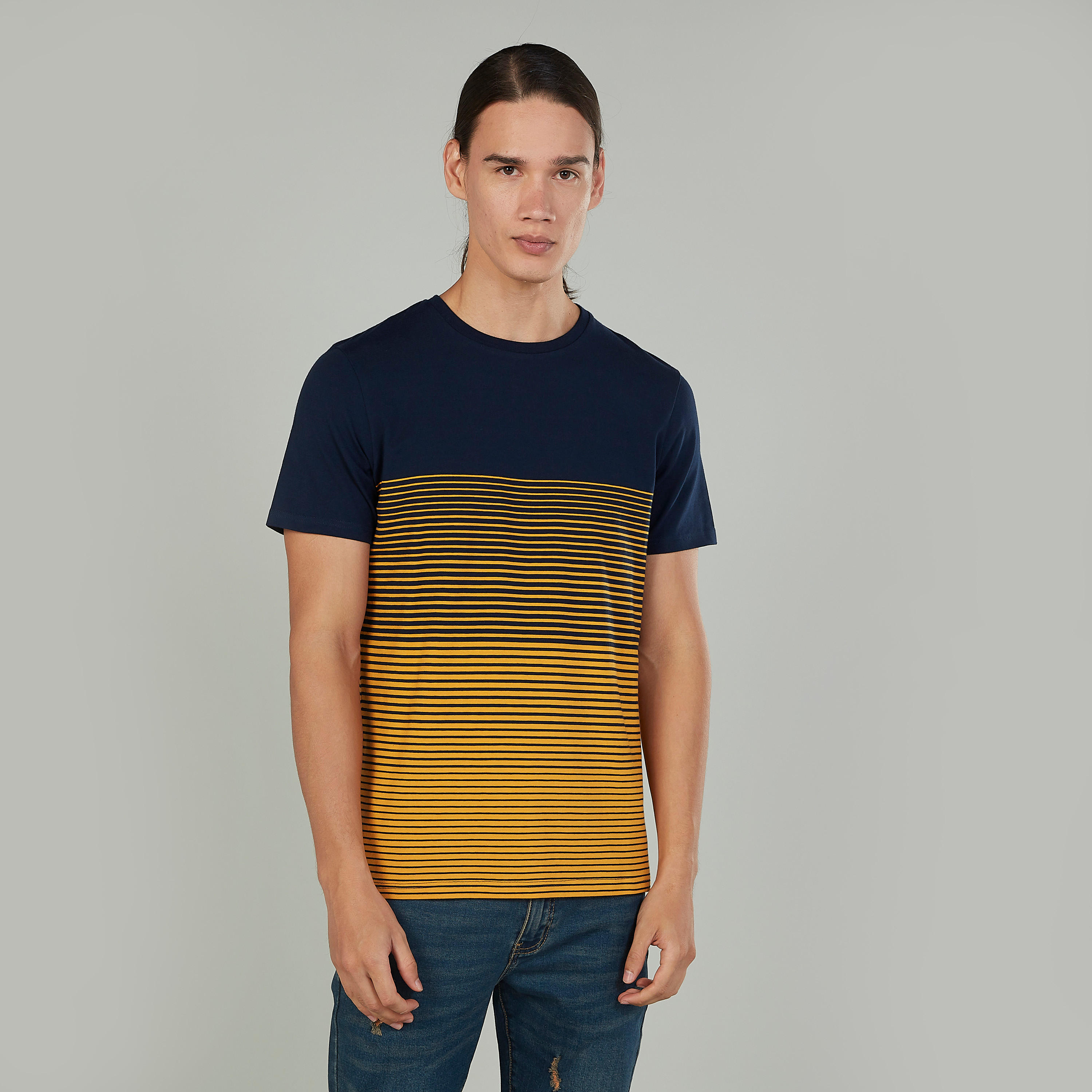 تيشيرت سليم مخطط بياقة ضيّقة وأكمام قصيرة-men-clothing-tshirtsandpolos-tshirts-image-1